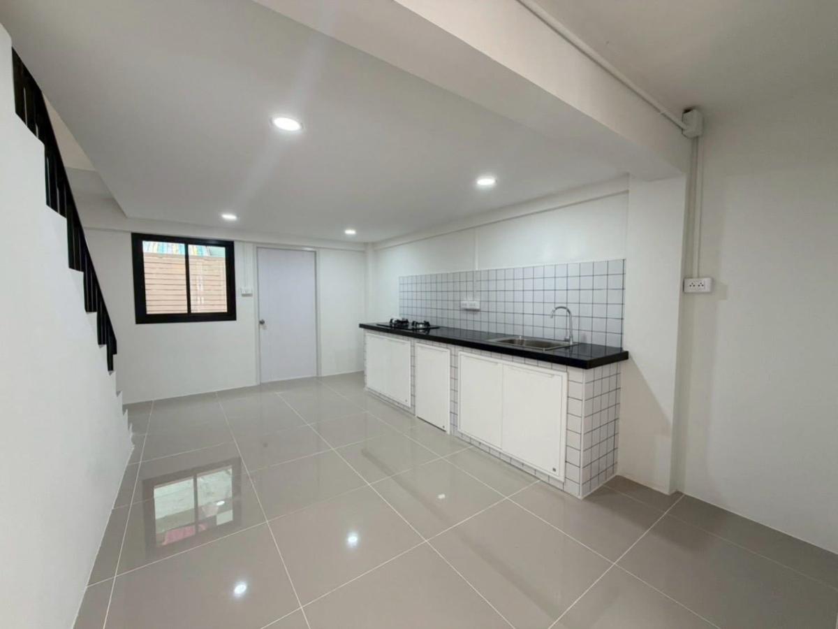 For SaleShop HouseRathburana, Suksawat : For Sale  3.5-storey commercial building, Suksawat78  ,Samutprakarn , newly renovated , Bang Chak , Phra Pradaeng , Samut Prakarn , CX-142171