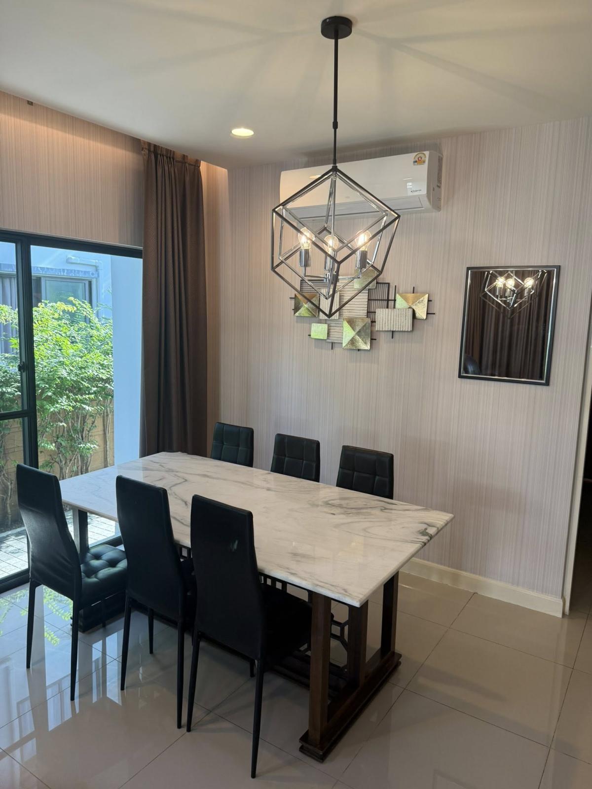 For RentHousePattanakan, Srinakarin : 06/02/2026, Single house with 4 bedrooms, modern style, ready to move in, area 180 sq m. 
Rent only 90,000 baht/month, near On Nut - Phatthanakan, perfect for every trip.