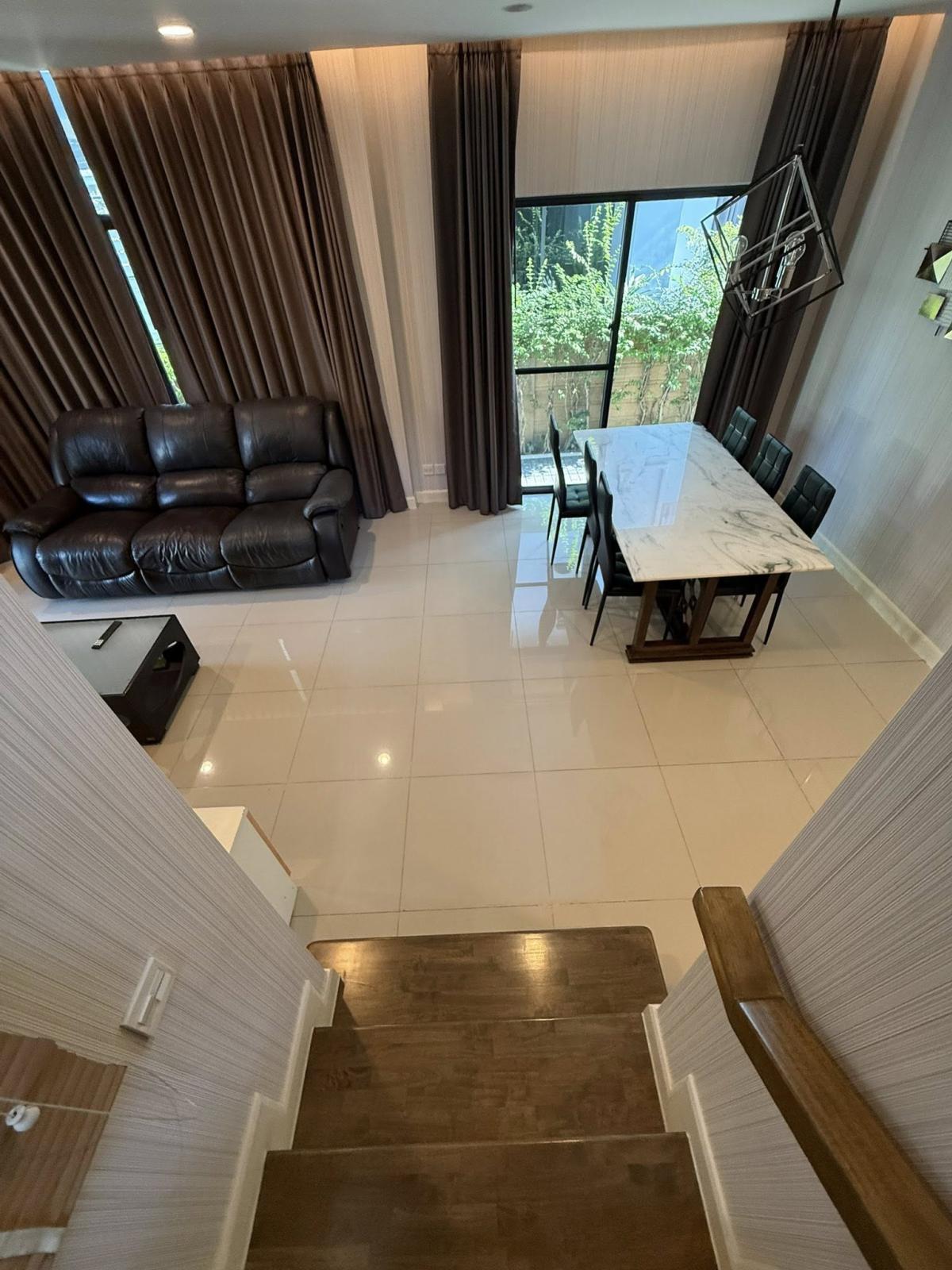For RentHousePattanakan, Srinakarin : 06/02/2026, Single house with 4 bedrooms, modern style, ready to move in, area 180 sq m. 
Rent only 90,000 baht/month, near On Nut - Phatthanakan, perfect for every trip.