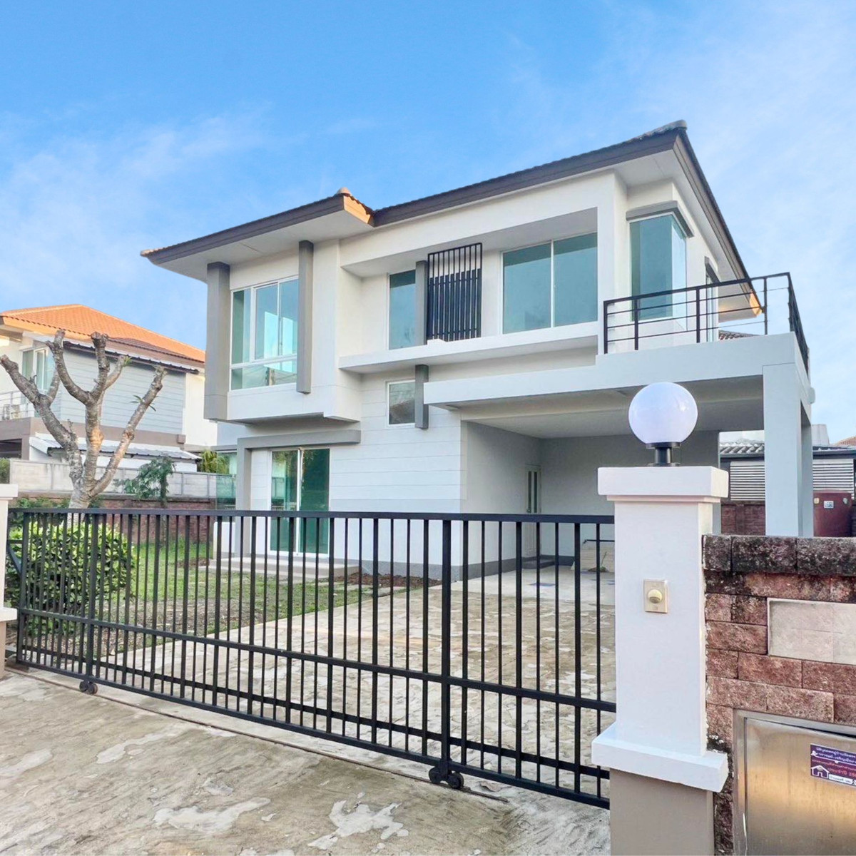 For SaleHouseChiang Mai : Vararom Charoen Muang, a newly renovated detached house with generous space, well-designed and functional layout, located in a highly livable and peaceful community.