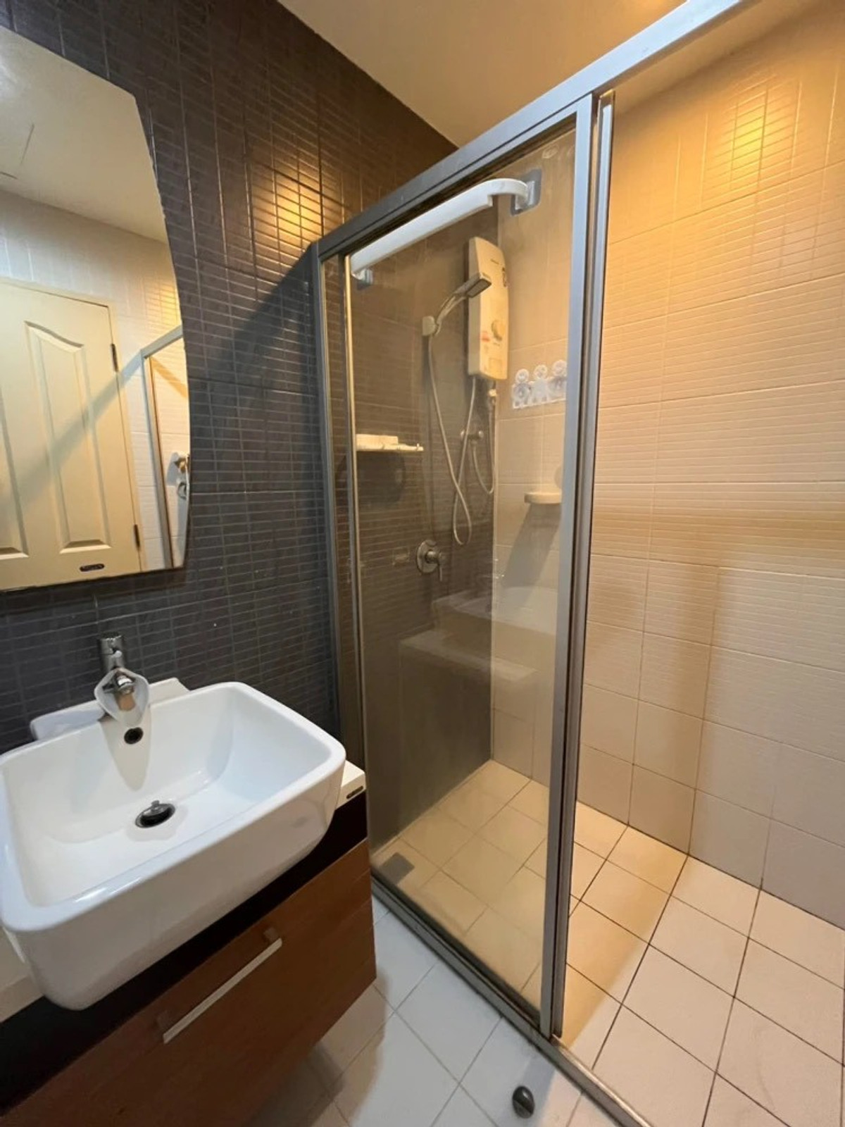 ให้เช่าคอนโดสะพานควาย จตุจักร : ★ Atrium Phahol-Suthisarn ★ 30 ตรม.,ชั้น 7 (สตูดิโอ), ★ใกล้  BTS สะพานควาย★ใกล้ , บิ๊กซี สะพานควาย, Villa Market,★ สิ่งอำนวยความสะดวกมากมาย★ เครื่องใช้ไฟฟ้าครบครัน★ 