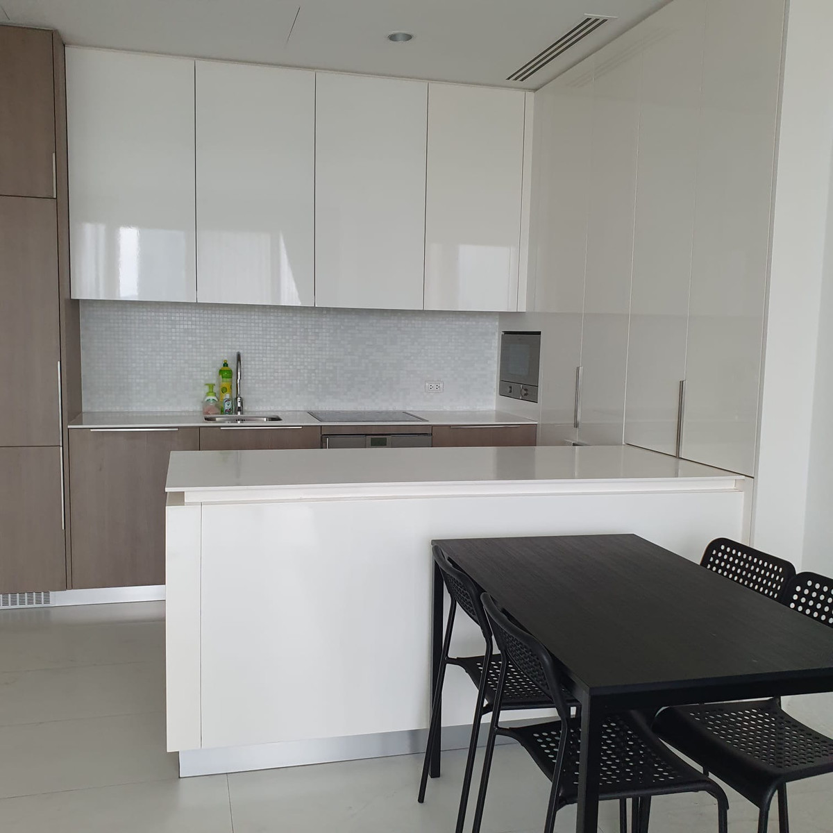 For RentCondoWitthayu, Chidlom, Langsuan, Ploenchit : 🏠✨ 185 Ratchadamri | 1-Bedroom Condo for Rent (HBH-ST-139)