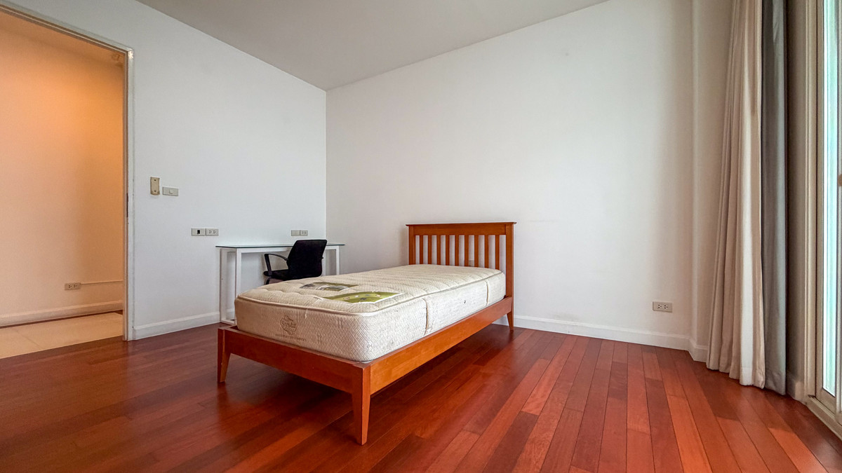 For RentSukhumvit, Asoke, Thonglor : The Verandah Sukhumvit 23 | 4 Bed 350 sq.m. Please call: 062-496-6454