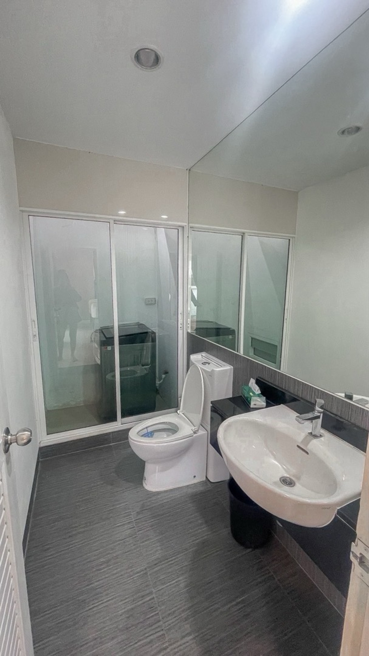 ให้เช่าบ้านพัฒนาการ ศรีนครินทร์ : ให้เช่าบ้านเดี่ยว Nirvana beyond lite rama-9 ( เนอวานา บียอนด์ ไลท์ พระราม 9 )
🛏️ 3 ห้องนอน 🛁 3 ห้องน้ำ 🚗 2 ที่จอดรถ ขนาด 59 ตรว. พื้นที่ใช้สอย 225 ตรม. ✨ ราคา 45,000 บาท ✨ 
