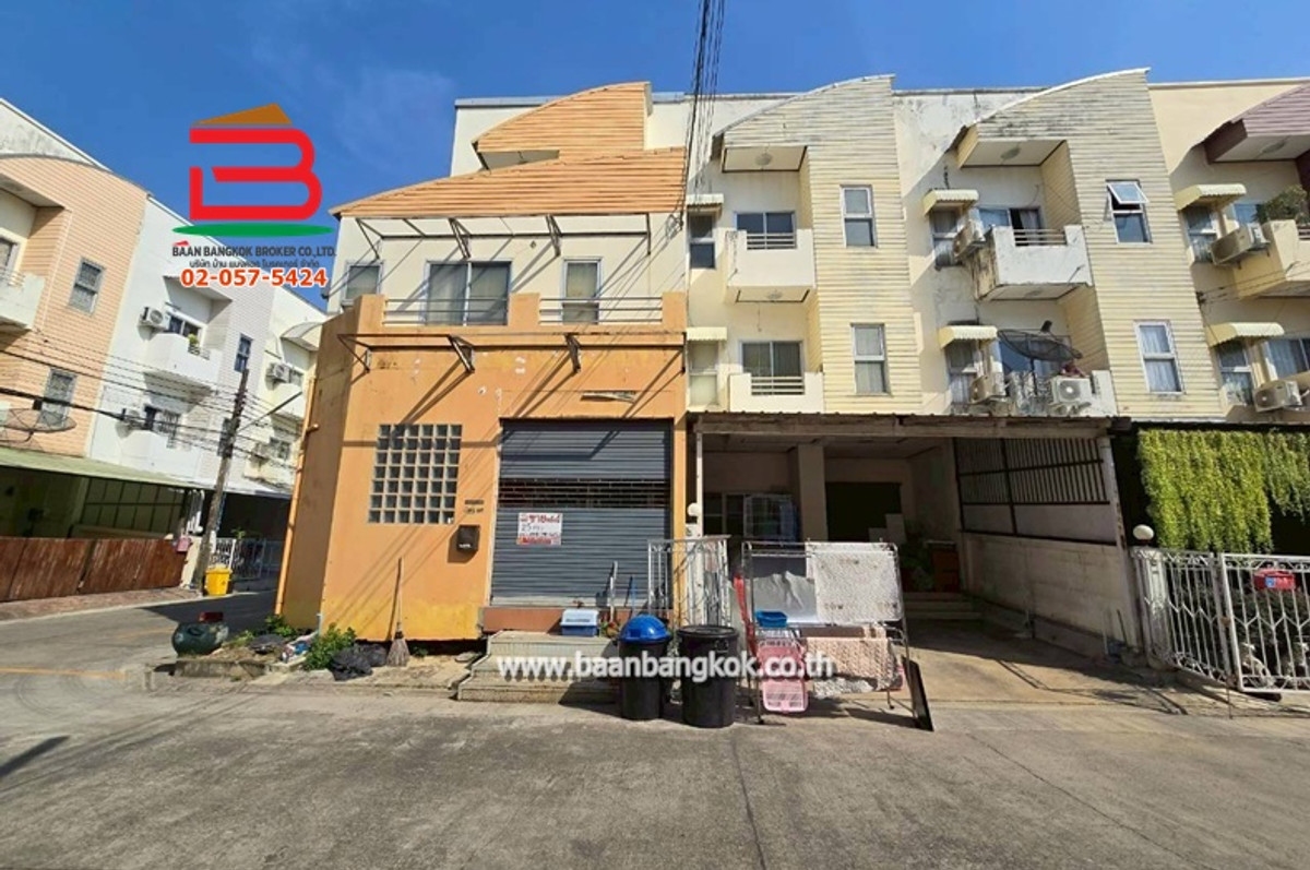 ขายทาวน์โฮมพัฒนาการ ศรีนครินทร์ : ทาวน์โฮม บ้านสวนราชา เนื้อที่ 25 ตรว. กรุงเทพกรีฑา ซอย 7 แขวงหัวหมาก เขตบางกะปิ