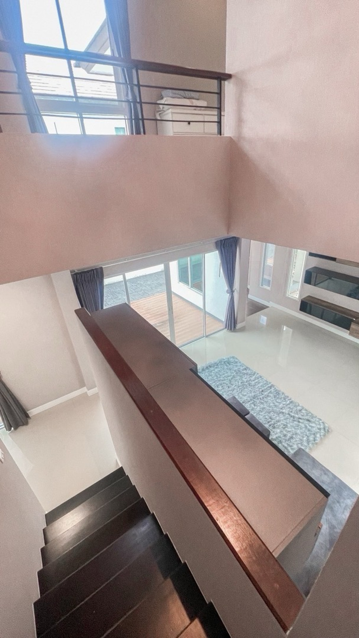 ให้เช่าบ้านพัฒนาการ ศรีนครินทร์ : ให้เช่าบ้านเดี่ยว Nirvana beyond lite rama-9 ( เนอวานา บียอนด์ ไลท์ พระราม 9 )
🛏️ 3 ห้องนอน 🛁 3 ห้องน้ำ 🚗 2 ที่จอดรถ ขนาด 59 ตรว. พื้นที่ใช้สอย 225 ตรม. ✨ ราคา 45,000 บาท ✨ 
