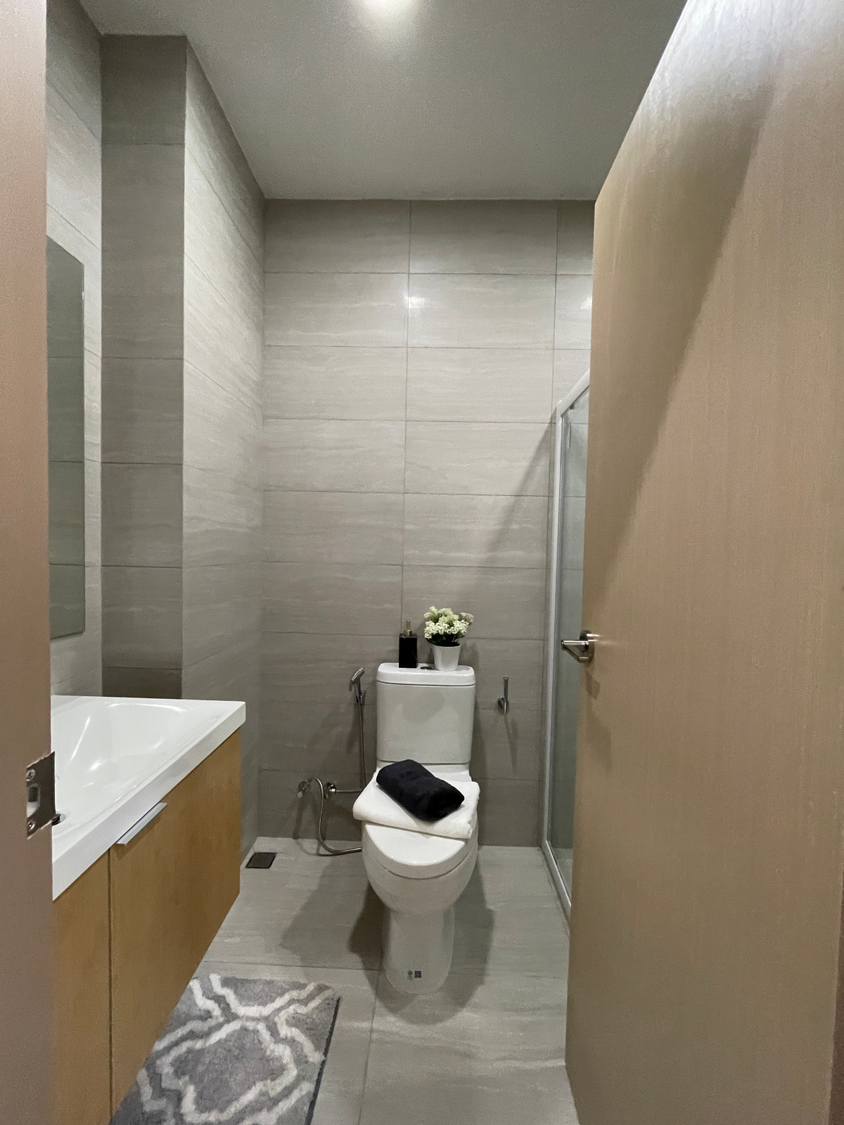 ขายทาวน์โฮมลาดพร้าว101 แฮปปี้แลนด์ : ขาย THER ลาดพร้าว 93 ทาวน์โฮม Luxury 3.5 ชั้น ใกล้รถไฟฟ้าเพียง 650 ม. โดดเด่น ฟังก์ชันครบ พร้อม Double Volume สูงโปร่ง และส่วนกลางระดับโรงแรม 5 ดาว