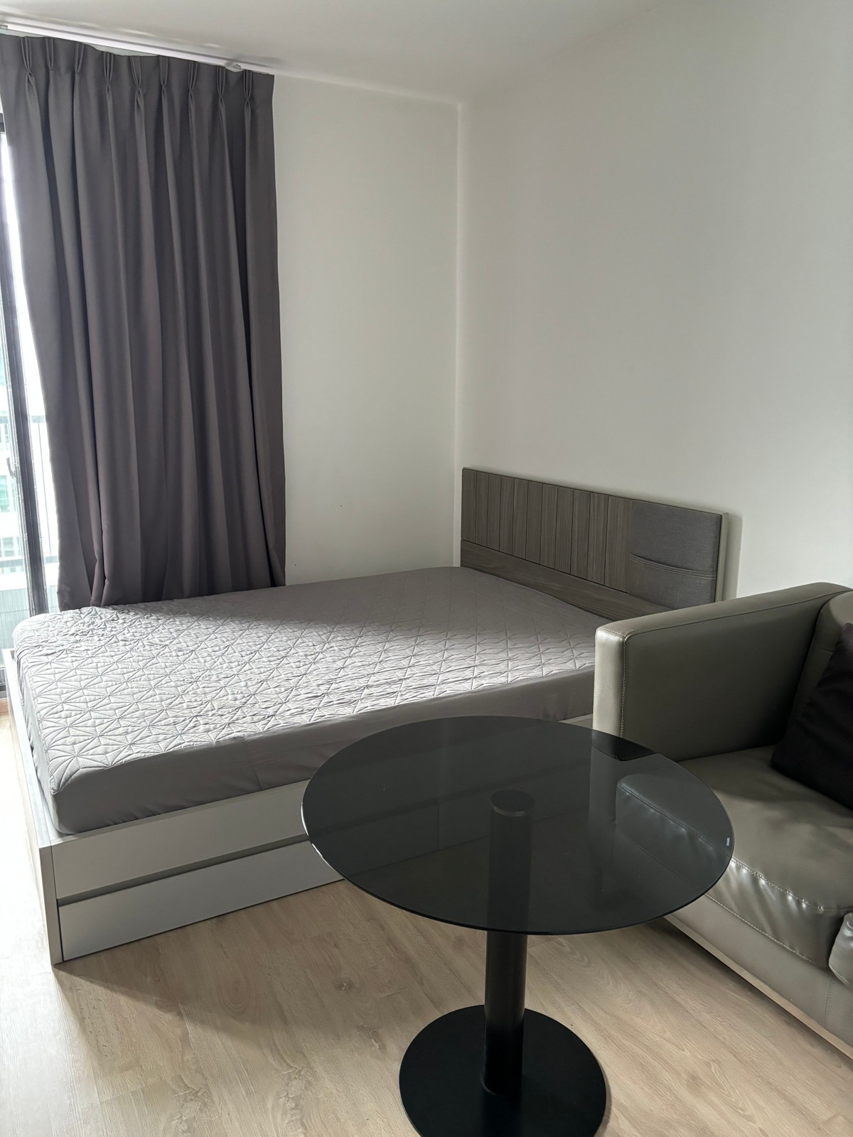 For RentCondoThaphra, Talat Phlu, Wutthakat : For rent Ideo Wutthakat (Ideo wutthakat), next to BTS Wutthakat, 110 meters, including furniture + 31 sq m., only 10,000 baht.