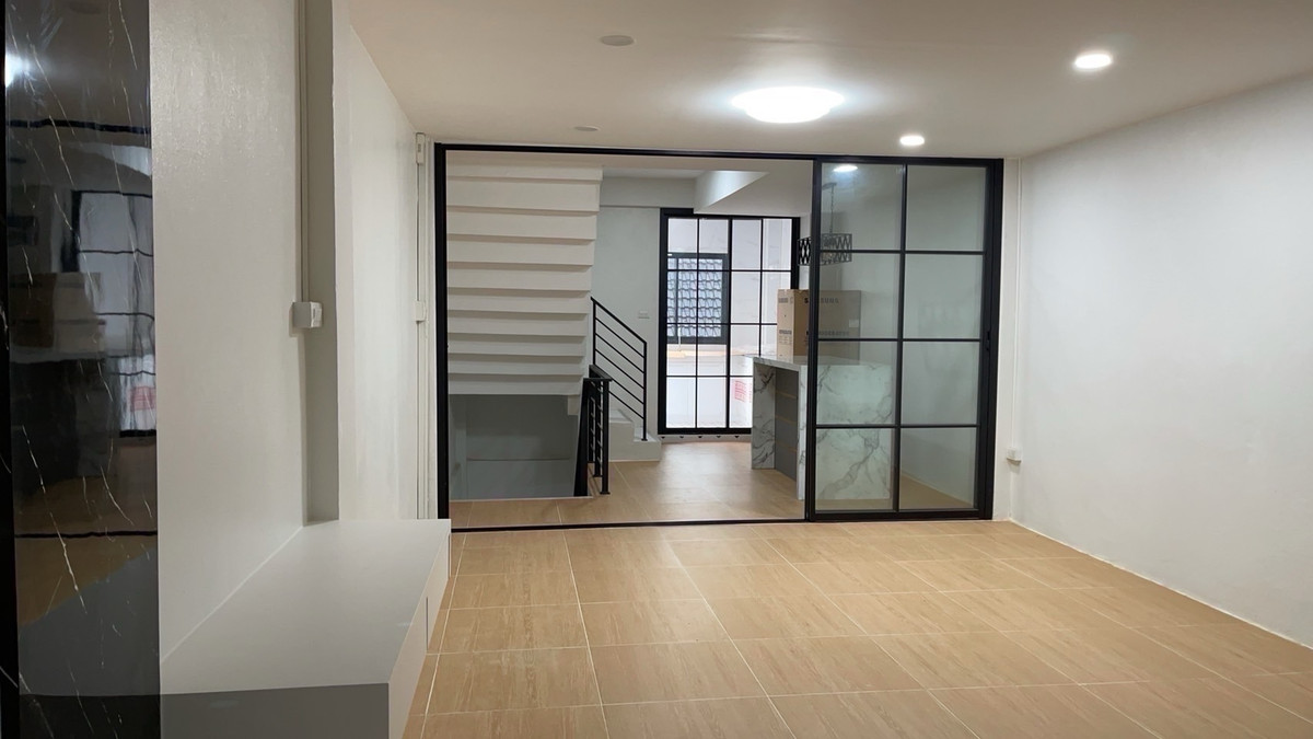 ให้เช่าทาวน์โฮมปิ่นเกล้า จรัญสนิทวงศ์ : บ้านสวยให้เช่าอาคารพาณิชย์ / โฮมออฟฟิศ 4.5 ชั้น
📍 ซอยบรมราชชนนี 53 ตลิ่งชัน
💰 ราคา 30,000 บาท / เดือน