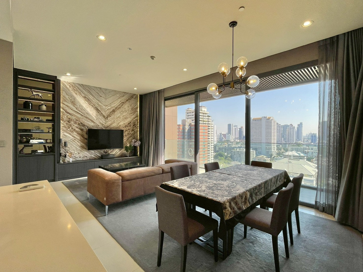 ให้เช่าคอนโดสุขุมวิท อโศก ทองหล่อ : ให้เช่า Vittorio Sukhumvit 39 ราคา 150,000 บาท/เดือน [MNr260204]