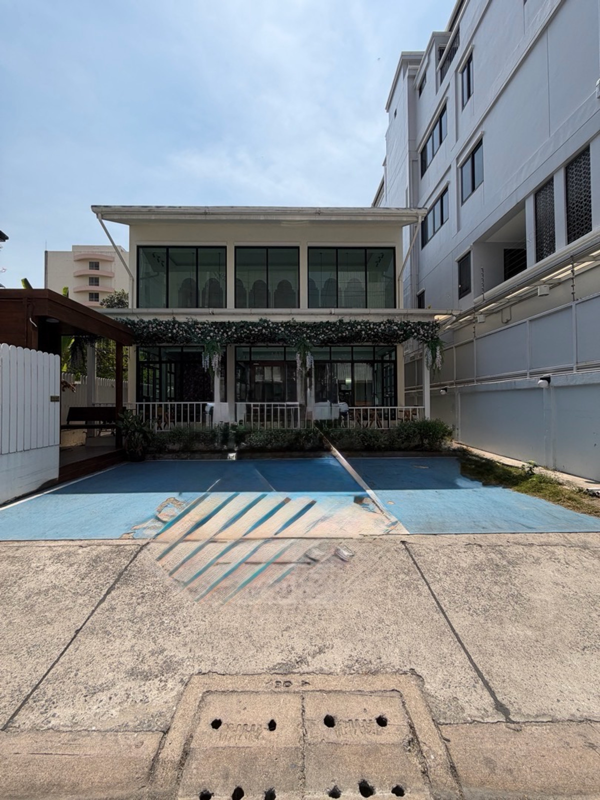 ให้เช่าอาคารพาณิชย์สุขุมวิท อโศก ทองหล่อ : ให้เช่าอาคารพาณิชย์ 2 ชั้น สไตล์คาเฟ่ เอกมัย ใกล้ถนนสุขุมวิท พื้นที่ 200 ตร.ม.