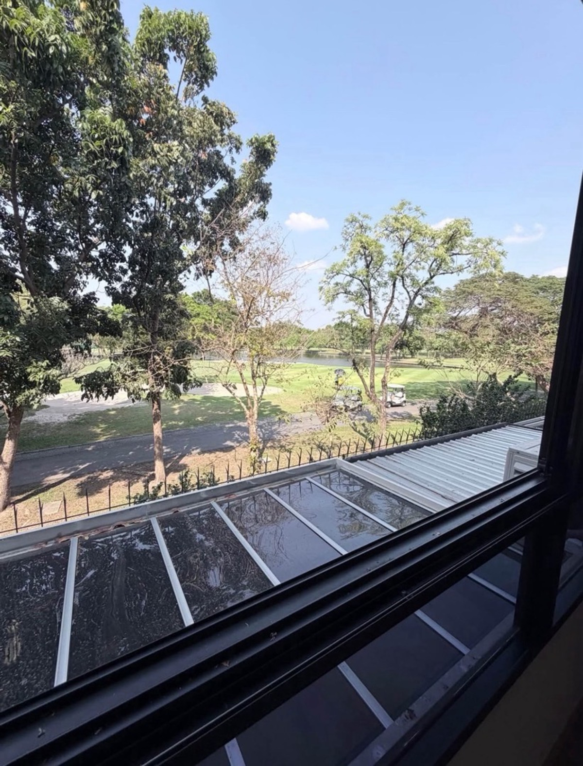 For RentHome OfficePattanakan, Srinakarin : New house for rent, Patio Srinakarin Rama 9, Patio Srinakarin - Rama 9 (Krungthep Kreetha), town home office, 3 floors, golf course view, 3 bedrooms, 3 bathrooms, price 50,000 baht, near Krungthep Kreetha golf course.