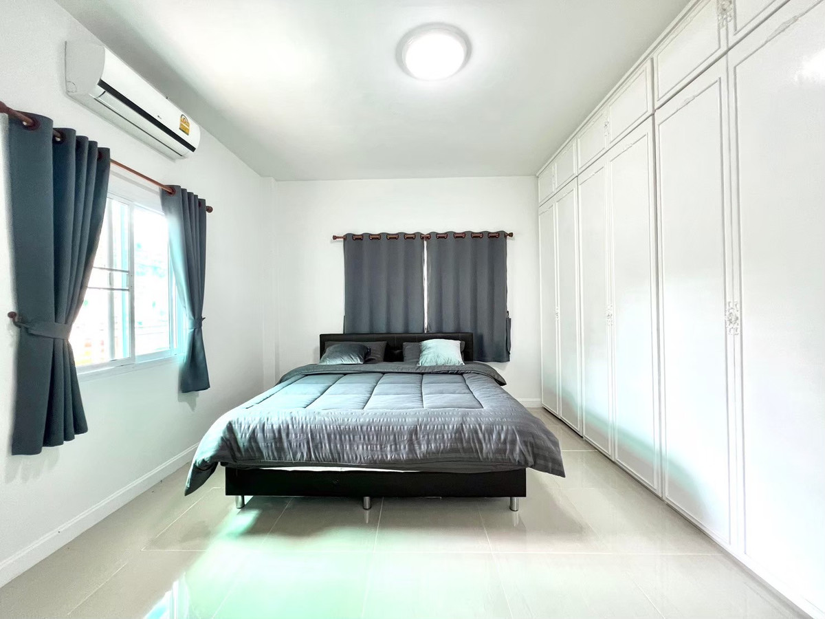 ให้เช่าบ้านเชียงใหม่ : 🌄 Hot Price / Only 18,000 Baht - ดีญ่าหางดง สวยวิวภูเขา ให้เช่าติดทรัพย์ตรงกับเจ้าของ | มีสวน + สระว่ายน้ำ + ฟิตเนส