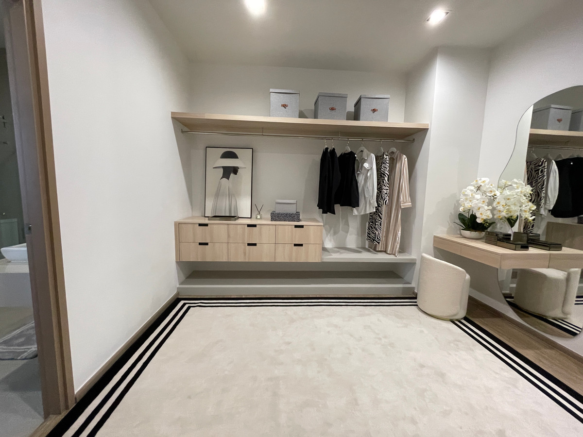 ขายทาวน์โฮมลาดพร้าว101 แฮปปี้แลนด์ : ขาย THER ลาดพร้าว 93 ทาวน์โฮม Luxury 3.5 ชั้น ใกล้รถไฟฟ้าเพียง 650 ม. โดดเด่น ฟังก์ชันครบ พร้อม Double Volume สูงโปร่ง และส่วนกลางระดับโรงแรม 5 ดาว