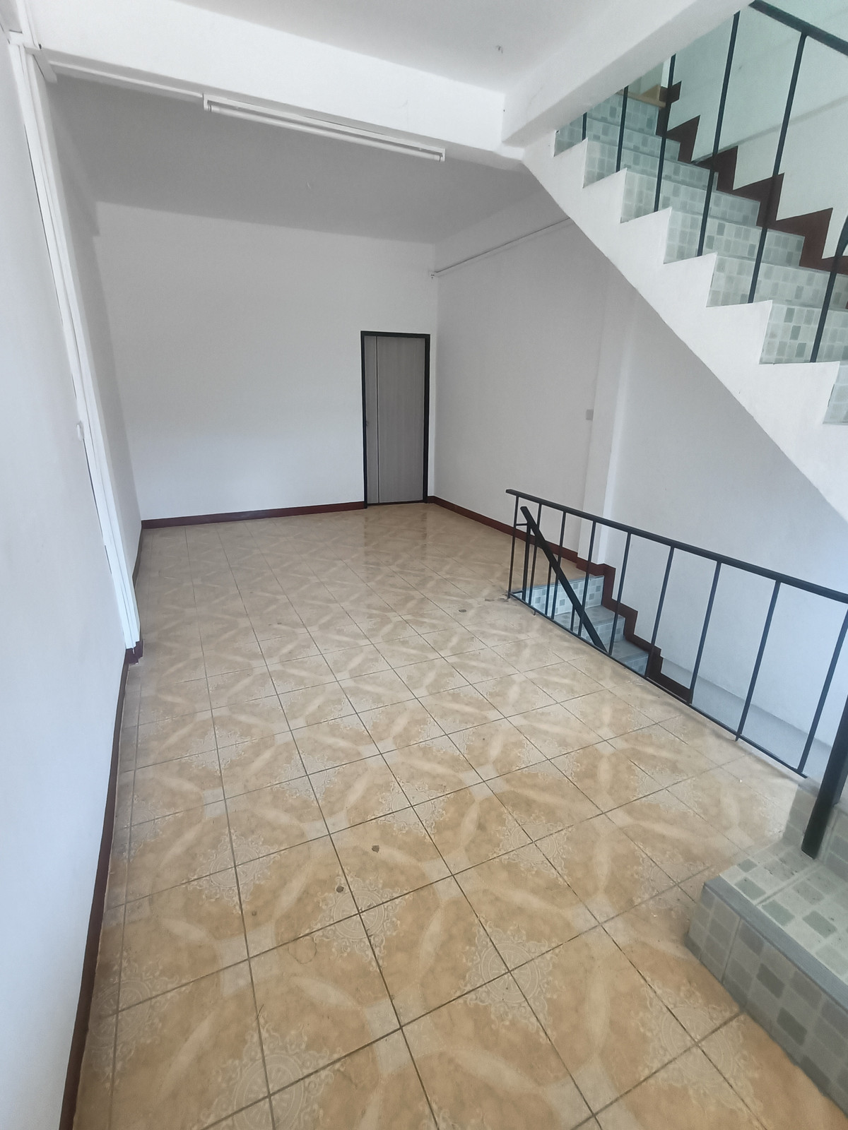 Shop HouseBang kae, Phetkasem : For sale/rent, 3-story commercial building, Phetkasem 38, next to Siam University.