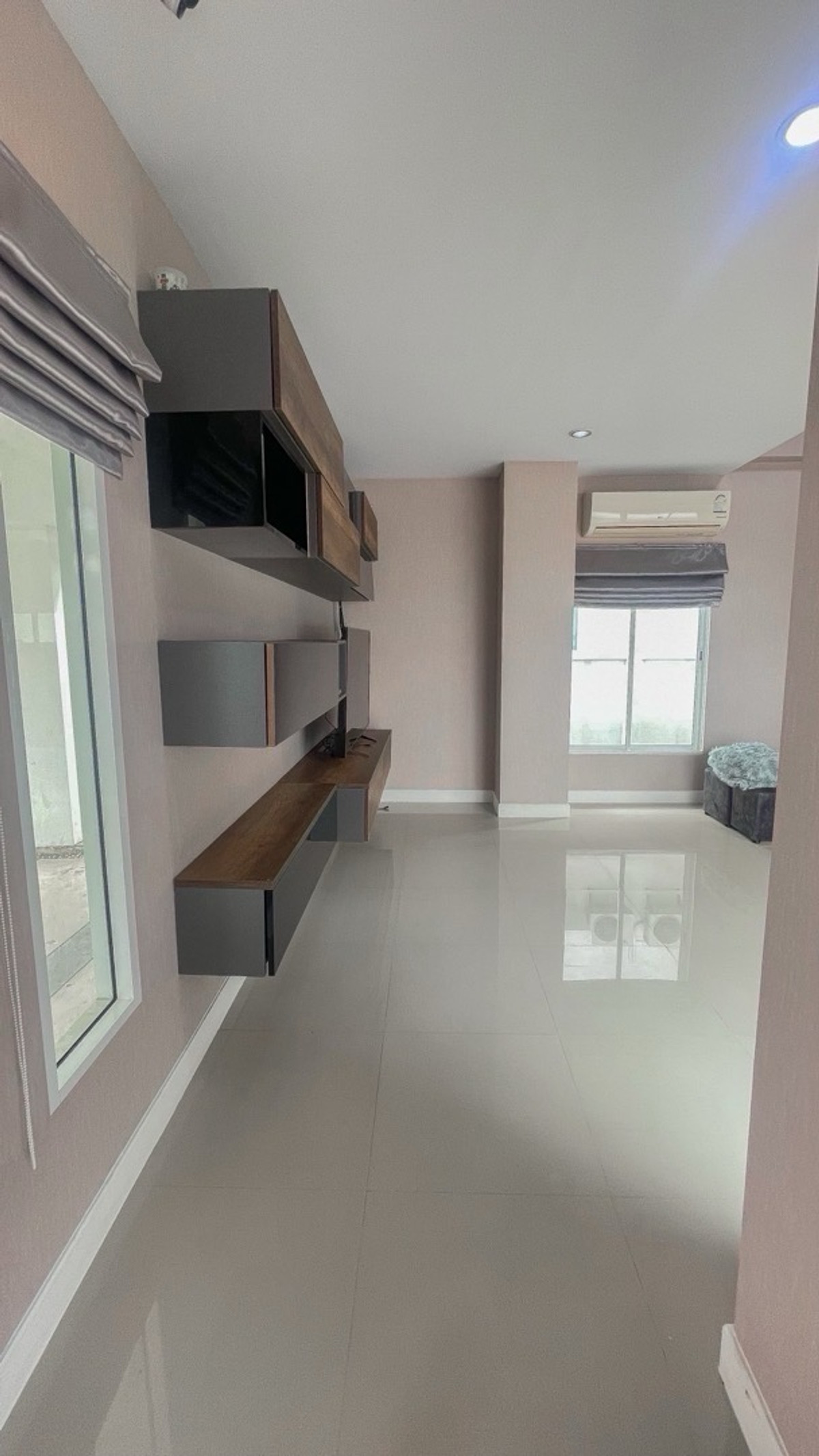 ให้เช่าบ้านพัฒนาการ ศรีนครินทร์ : ให้เช่าบ้านเดี่ยว Nirvana beyond lite rama-9 ( เนอวานา บียอนด์ ไลท์ พระราม 9 )
🛏️ 3 ห้องนอน 🛁 3 ห้องน้ำ 🚗 2 ที่จอดรถ ขนาด 59 ตรว. พื้นที่ใช้สอย 225 ตรม. ✨ ราคา 45,000 บาท ✨ 
