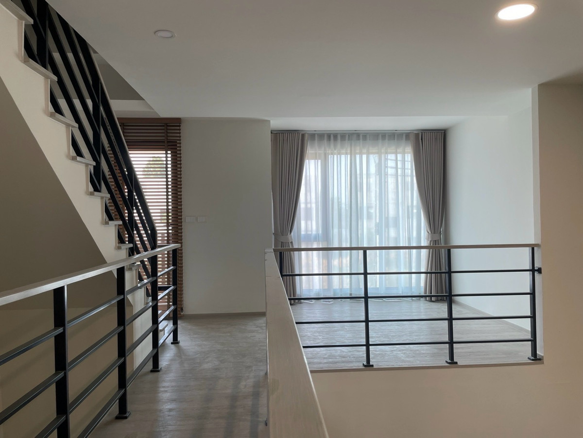 For SaleTownhomeBangna, Bearing, Lasalle : Townhome Altitude Kraf Bangna, corner house, opposite the house is a common garden. Partially decorated ✨