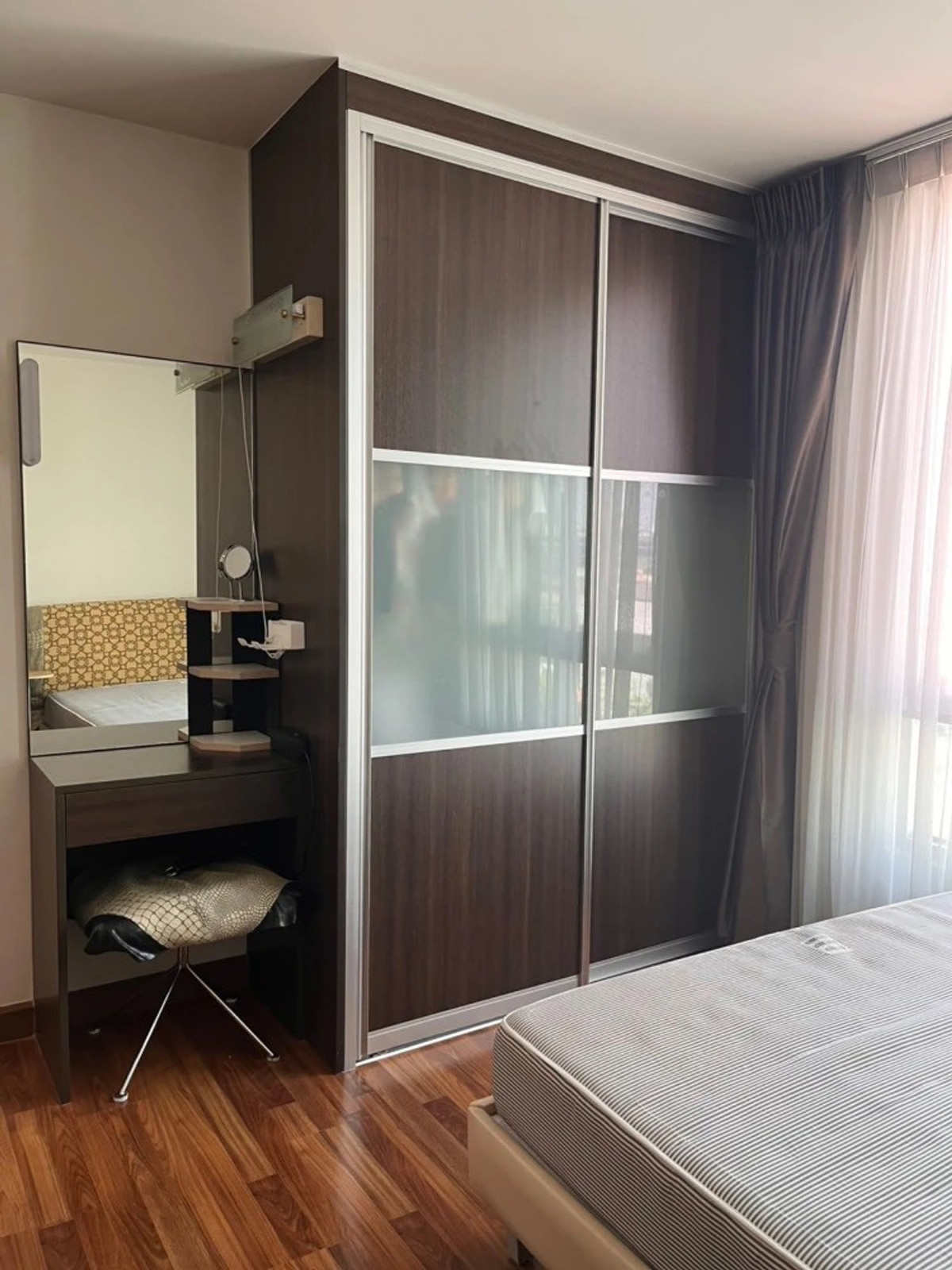 ให้เช่าคอนโดสะพานควาย จตุจักร : ★ Atrium Phahol-Suthisarn ★ 30 ตรม.,ชั้น 7 (สตูดิโอ), ★ใกล้  BTS สะพานควาย★ใกล้ , บิ๊กซี สะพานควาย, Villa Market,★ สิ่งอำนวยความสะดวกมากมาย★ เครื่องใช้ไฟฟ้าครบครัน★ 