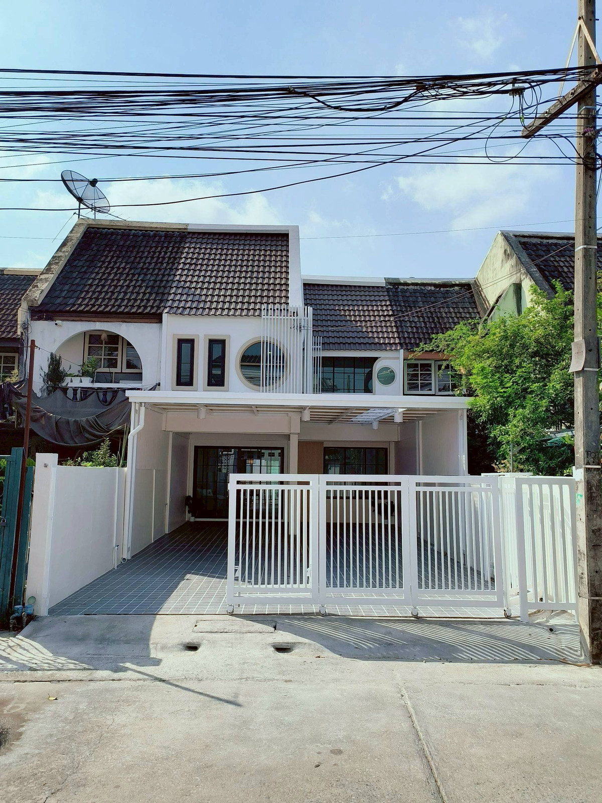 For SaleTownhomeKaset Nawamin,Ladplakao : 🔴2-story townhouse, single-family home function #Srinakhon Phatthana Village 2, Soi Nawamin 80, parking for up to 4 cars in the house, newly renovated, ready to move in, near Sukhapiban 1 Pattawikorn Market  Fashion Island Safari World, Kanchanaphisek Rin