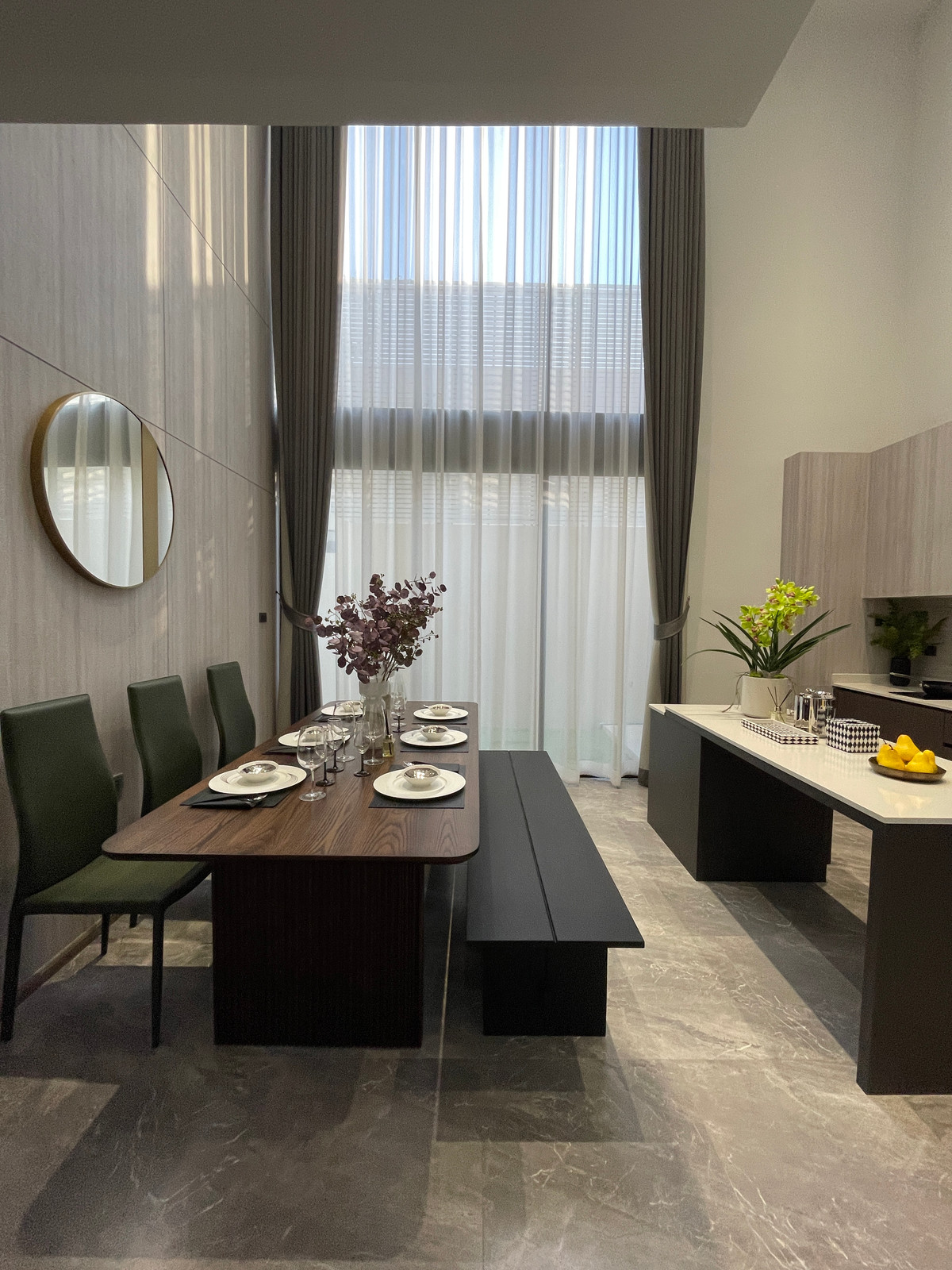 ขายทาวน์โฮมลาดพร้าว101 แฮปปี้แลนด์ : ขาย THER ลาดพร้าว 93 ทาวน์โฮม Luxury 3.5 ชั้น ใกล้รถไฟฟ้าเพียง 650 ม. โดดเด่น ฟังก์ชันครบ พร้อม Double Volume สูงโปร่ง และส่วนกลางระดับโรงแรม 5 ดาว