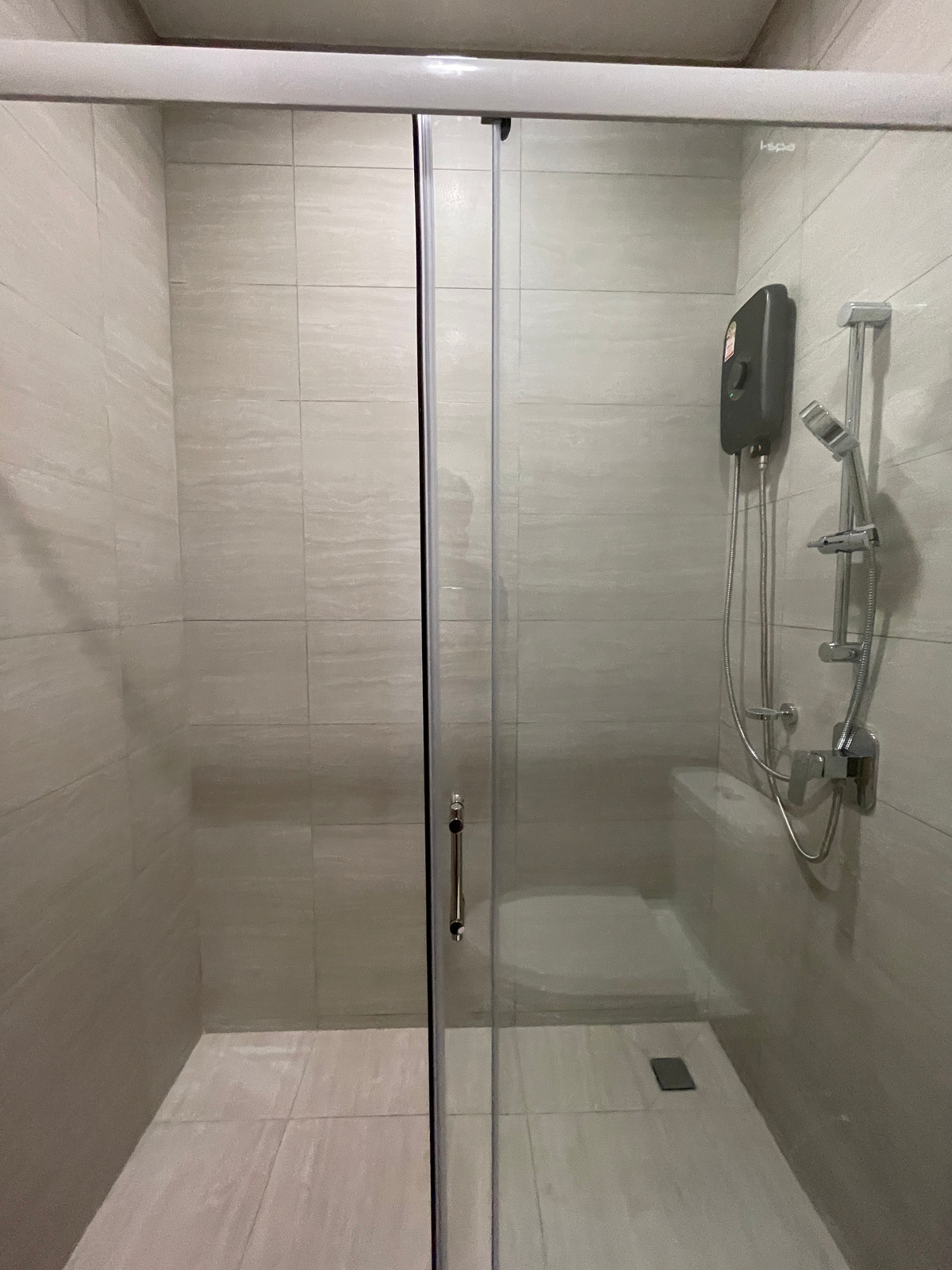 ขายทาวน์โฮมลาดพร้าว101 แฮปปี้แลนด์ : ขาย THER ลาดพร้าว 93 ทาวน์โฮม Luxury 3.5 ชั้น ใกล้รถไฟฟ้าเพียง 650 ม. โดดเด่น ฟังก์ชันครบ พร้อม Double Volume สูงโปร่ง และส่วนกลางระดับโรงแรม 5 ดาว