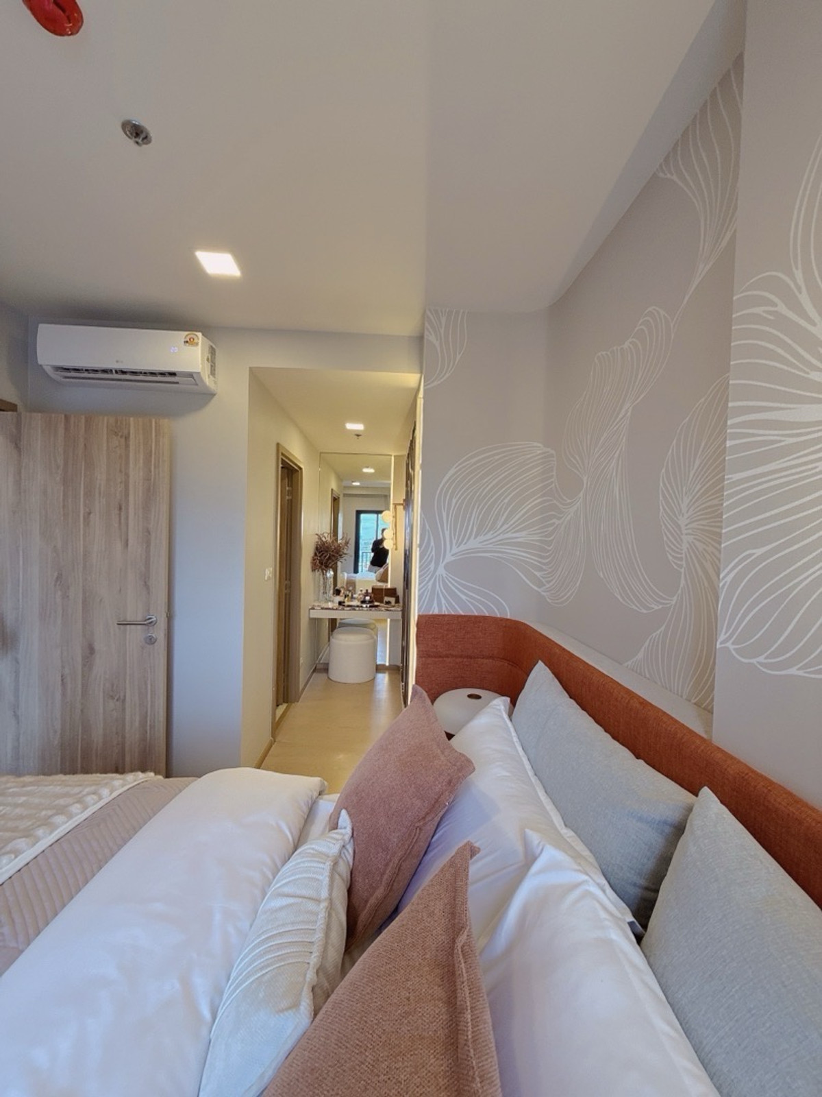 ขายคอนโดพระราม 9 เพชรบุรีตัดใหม่ RCA : 𝐓𝐇𝐄 𝐁𝐀𝐒𝐄 𝐑𝐀𝐌𝐀𝟗 𝐅𝐫𝐞𝐞 เงินดาวน์ 𝐎 บาท ผ่อนสบายๆ 𝟖,𝟗𝟎𝟎/เดือน ฟรีเฟอร์นิเจอร์ ฟรีทุกค่าใช่จ่าย ผ่อนตรงโครงการ 