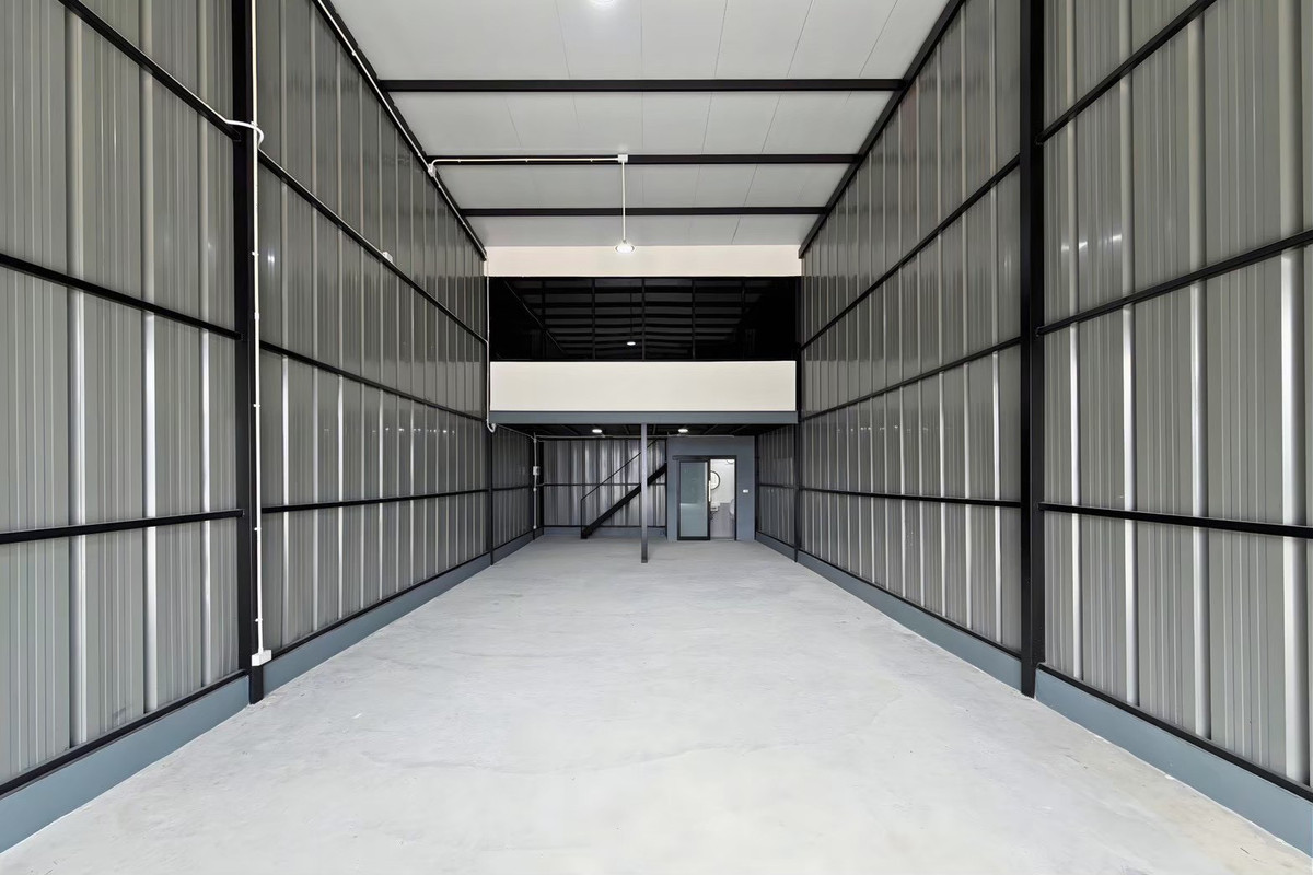 For RentWarehouseSamut Prakan,Samrong : For Rent, Brand New Warehouse + Office❗️ Size 92 sqm., 104 sqm. 📍 On King Kaew Road ✈️ Near Suvarnabhumi Airport