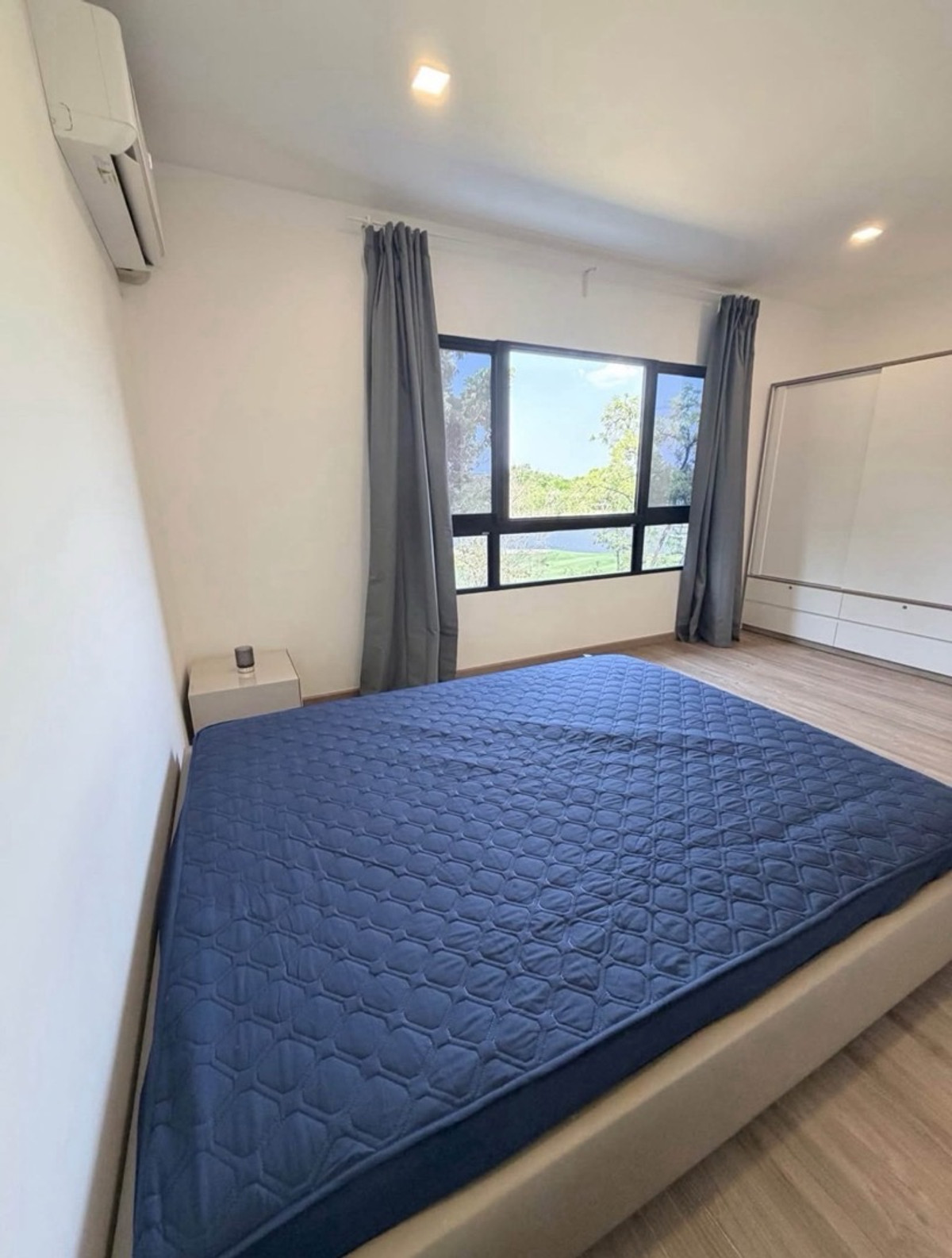 For RentHome OfficePattanakan, Srinakarin : New house for rent, Patio Srinakarin Rama 9, Patio Srinakarin - Rama 9 (Krungthep Kreetha), town home office, 3 floors, golf course view, 3 bedrooms, 3 bathrooms, price 50,000 baht, near Krungthep Kreetha golf course.