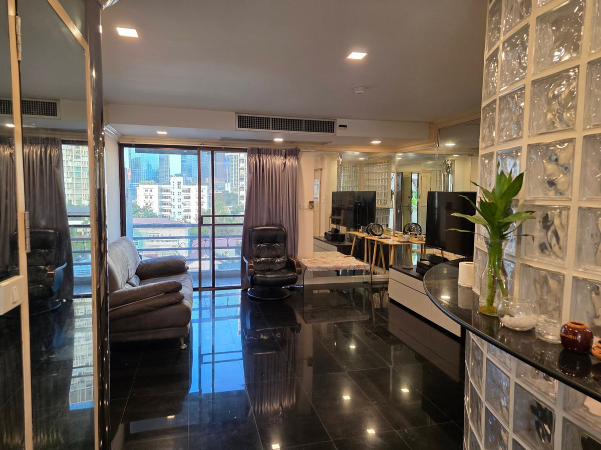For RentCondoSathorn, Narathiwat : Spacious 80 sq.m. located in Suanplu  prime Sathorn area