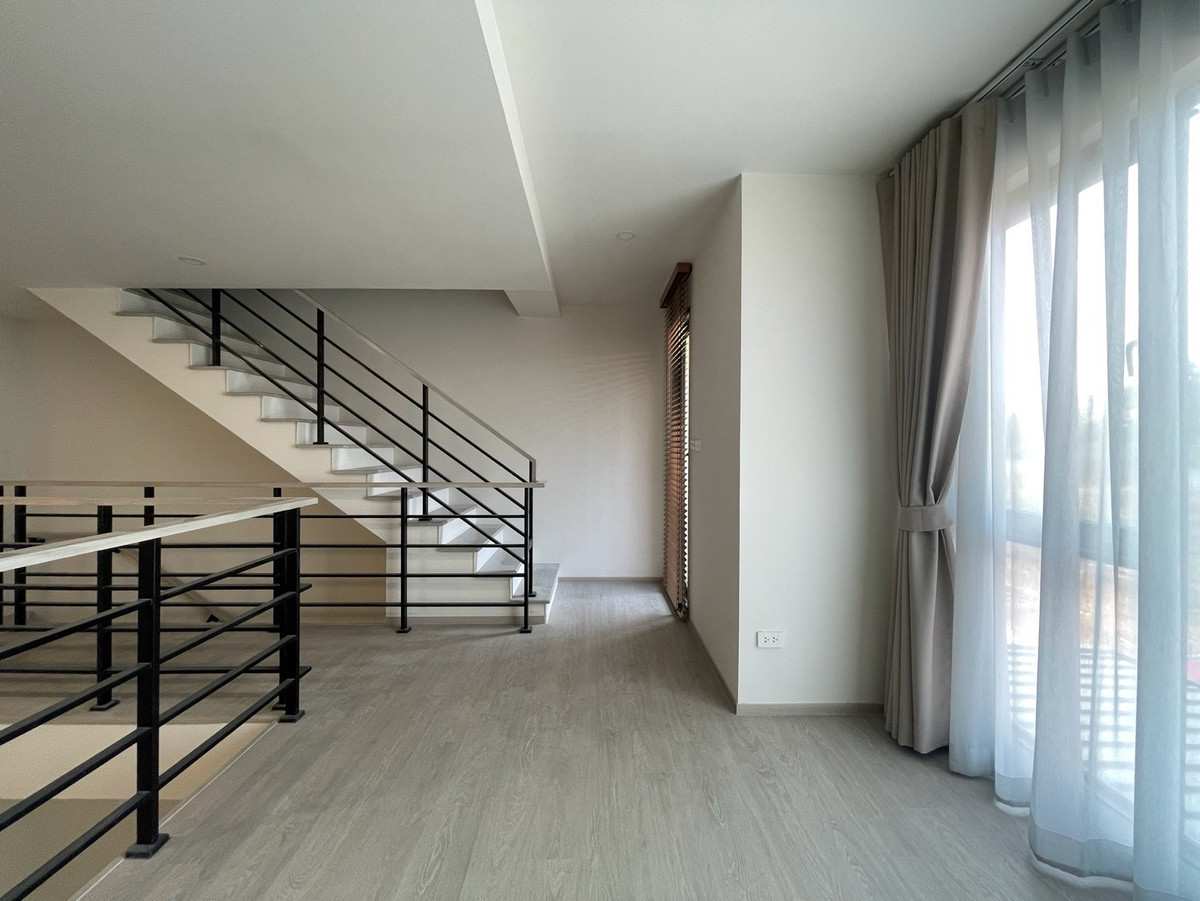 For SaleTownhomeBangna, Bearing, Lasalle : Townhome Altitude Kraf Bangna, corner house, opposite the house is a common garden. Partially decorated ✨