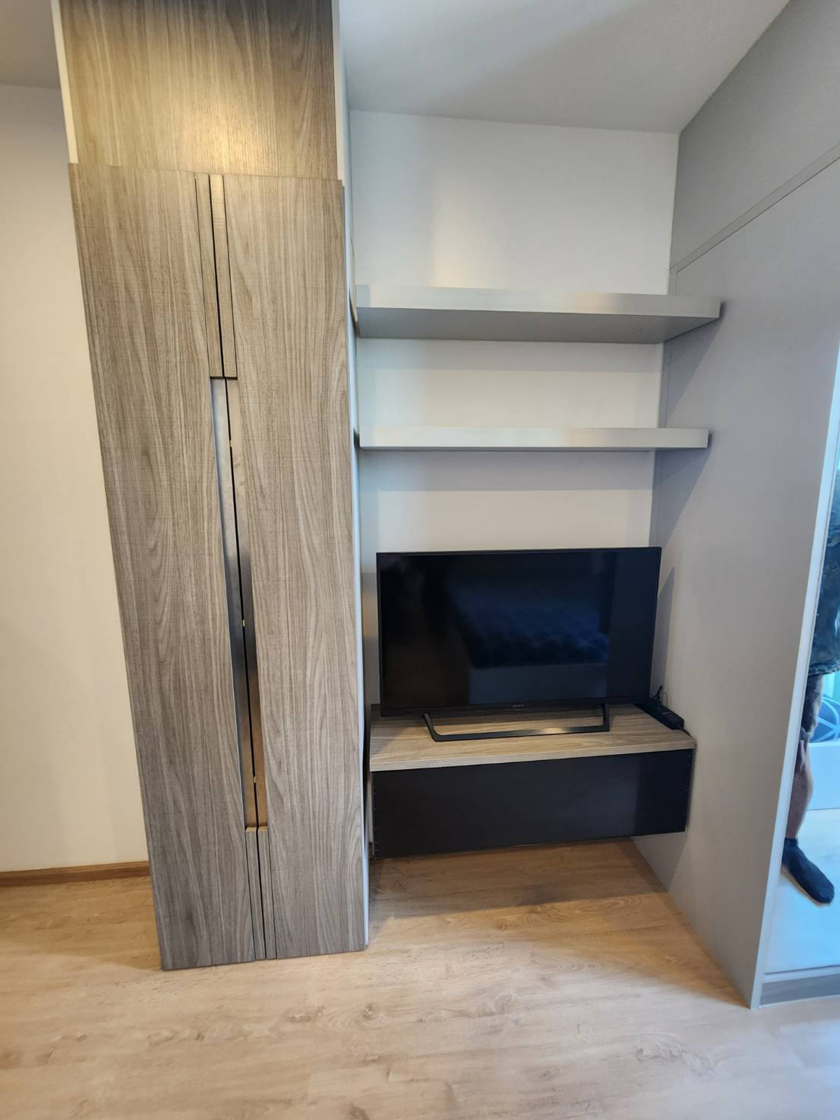 For RentCondoThaphra, Talat Phlu, Wutthakat : For rent Ideo Wutthakat (Ideo wutthakat), next to BTS Wutthakat, 110 meters, including furniture + 31 sq m., only 10,000 baht.