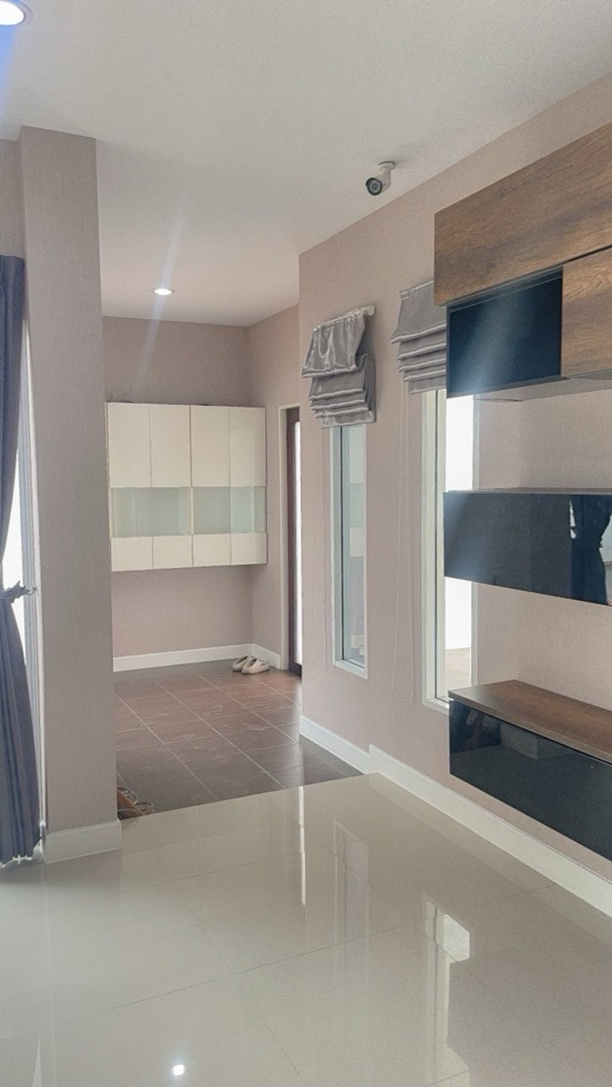 ให้เช่าบ้านพัฒนาการ ศรีนครินทร์ : ให้เช่าบ้านเดี่ยว Nirvana beyond lite rama-9 ( เนอวานา บียอนด์ ไลท์ พระราม 9 )
🛏️ 3 ห้องนอน 🛁 3 ห้องน้ำ 🚗 2 ที่จอดรถ ขนาด 59 ตรว. พื้นที่ใช้สอย 225 ตรม. ✨ ราคา 45,000 บาท ✨ 
