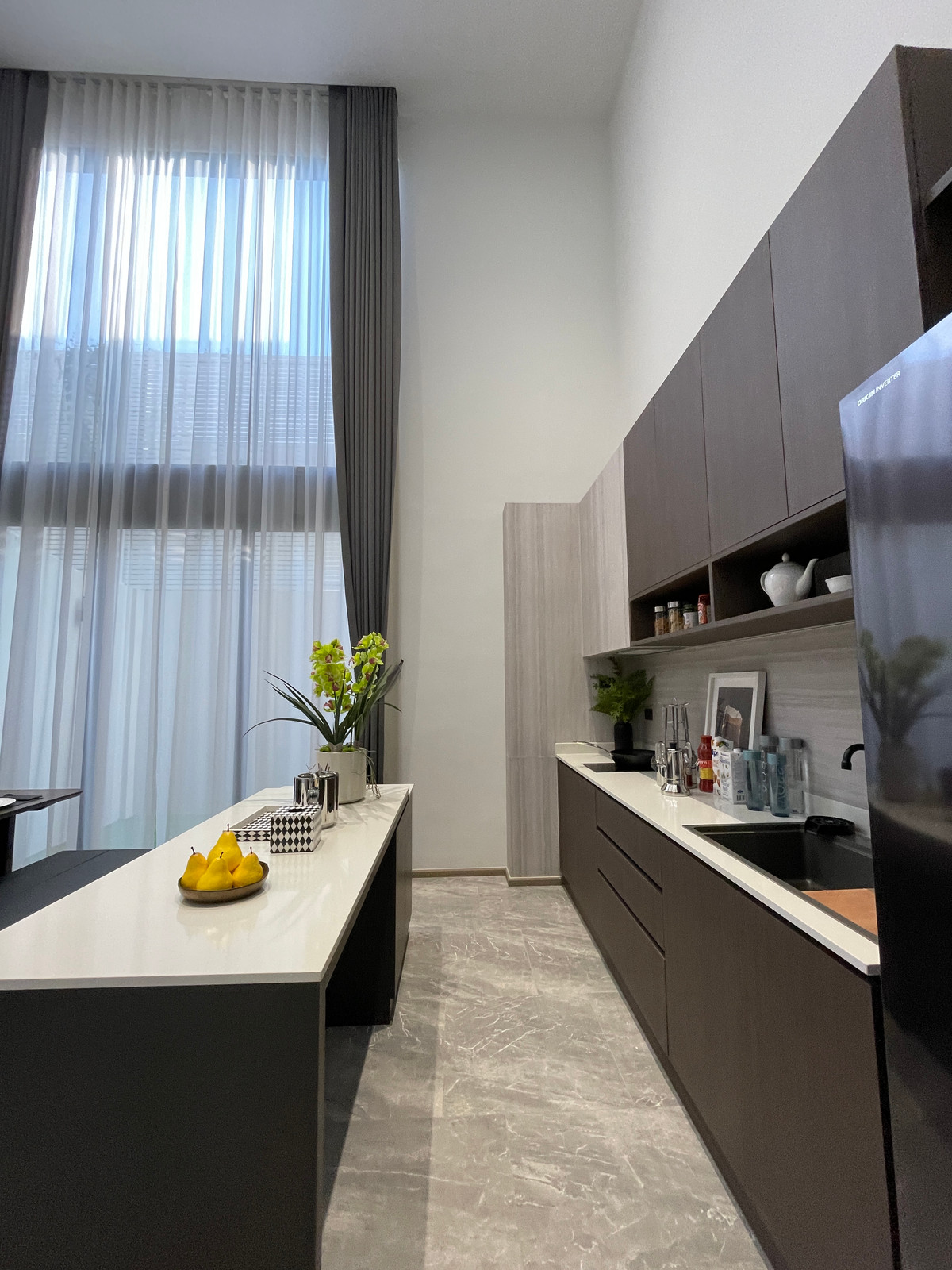 ขายทาวน์โฮมลาดพร้าว101 แฮปปี้แลนด์ : ขาย THER ลาดพร้าว 93 ทาวน์โฮม Luxury 3.5 ชั้น ใกล้รถไฟฟ้าเพียง 650 ม. โดดเด่น ฟังก์ชันครบ พร้อม Double Volume สูงโปร่ง และส่วนกลางระดับโรงแรม 5 ดาว