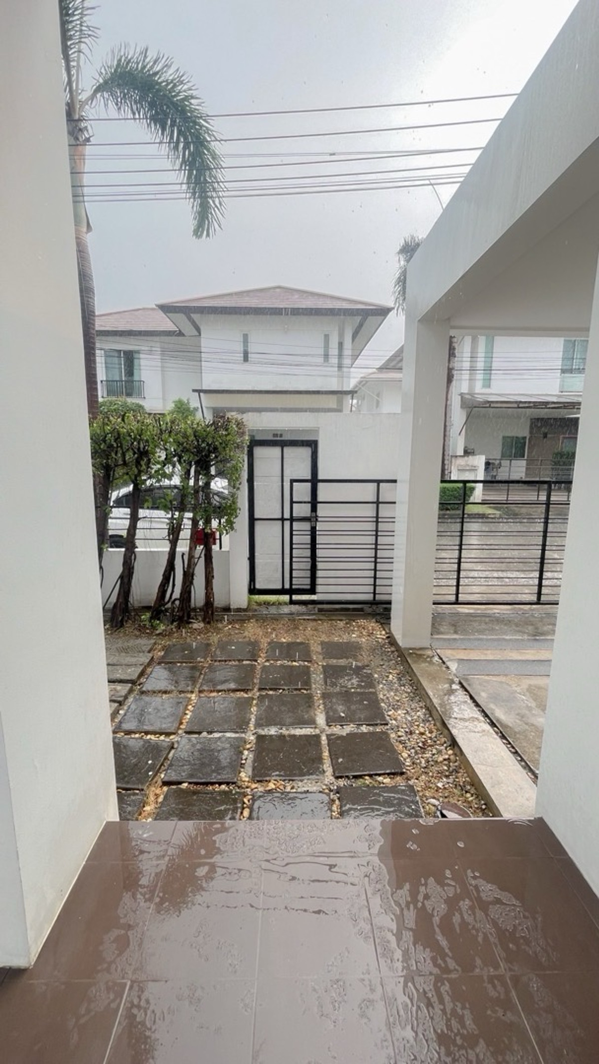 ให้เช่าบ้านพัฒนาการ ศรีนครินทร์ : ให้เช่าบ้านเดี่ยว Nirvana beyond lite rama-9 ( เนอวานา บียอนด์ ไลท์ พระราม 9 )
🛏️ 3 ห้องนอน 🛁 3 ห้องน้ำ 🚗 2 ที่จอดรถ ขนาด 59 ตรว. พื้นที่ใช้สอย 225 ตรม. ✨ ราคา 45,000 บาท ✨ 
