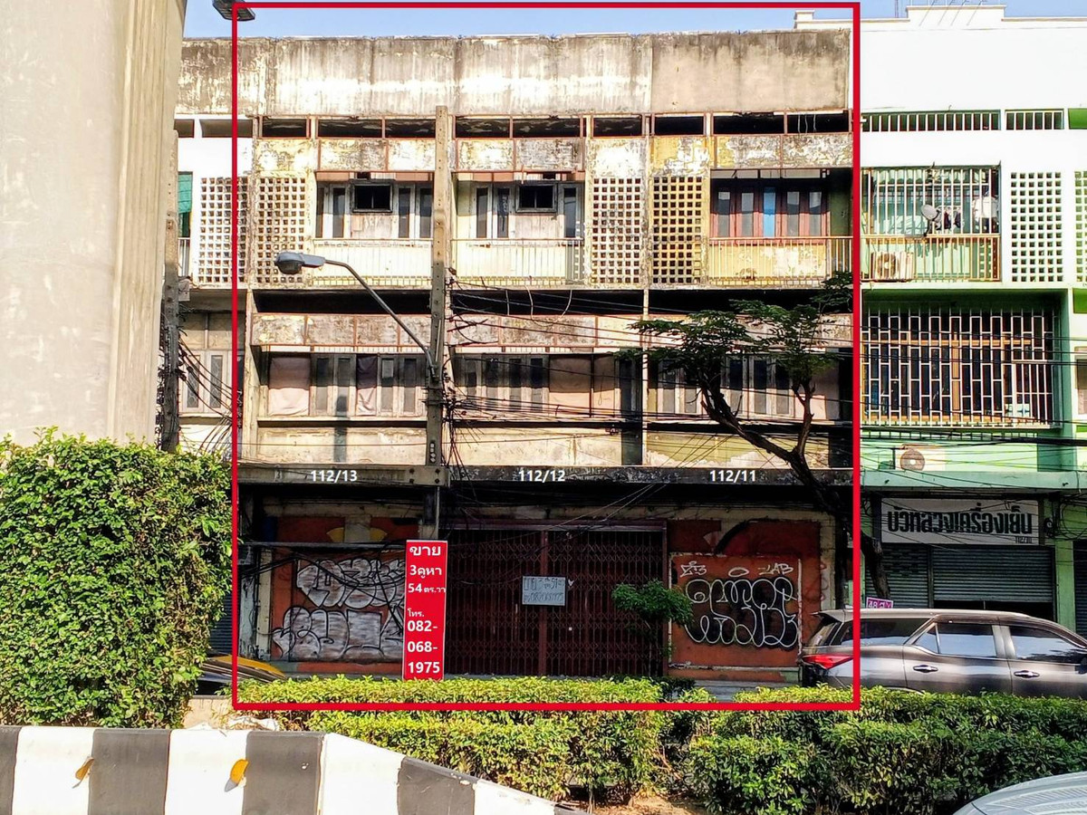 Shop HousePinklao, Charansanitwong : Land 54 sq m. with 3 shophouses, 3 floors, next to Charansanitwong Road, walk 600 m. from MRT Charan 13.