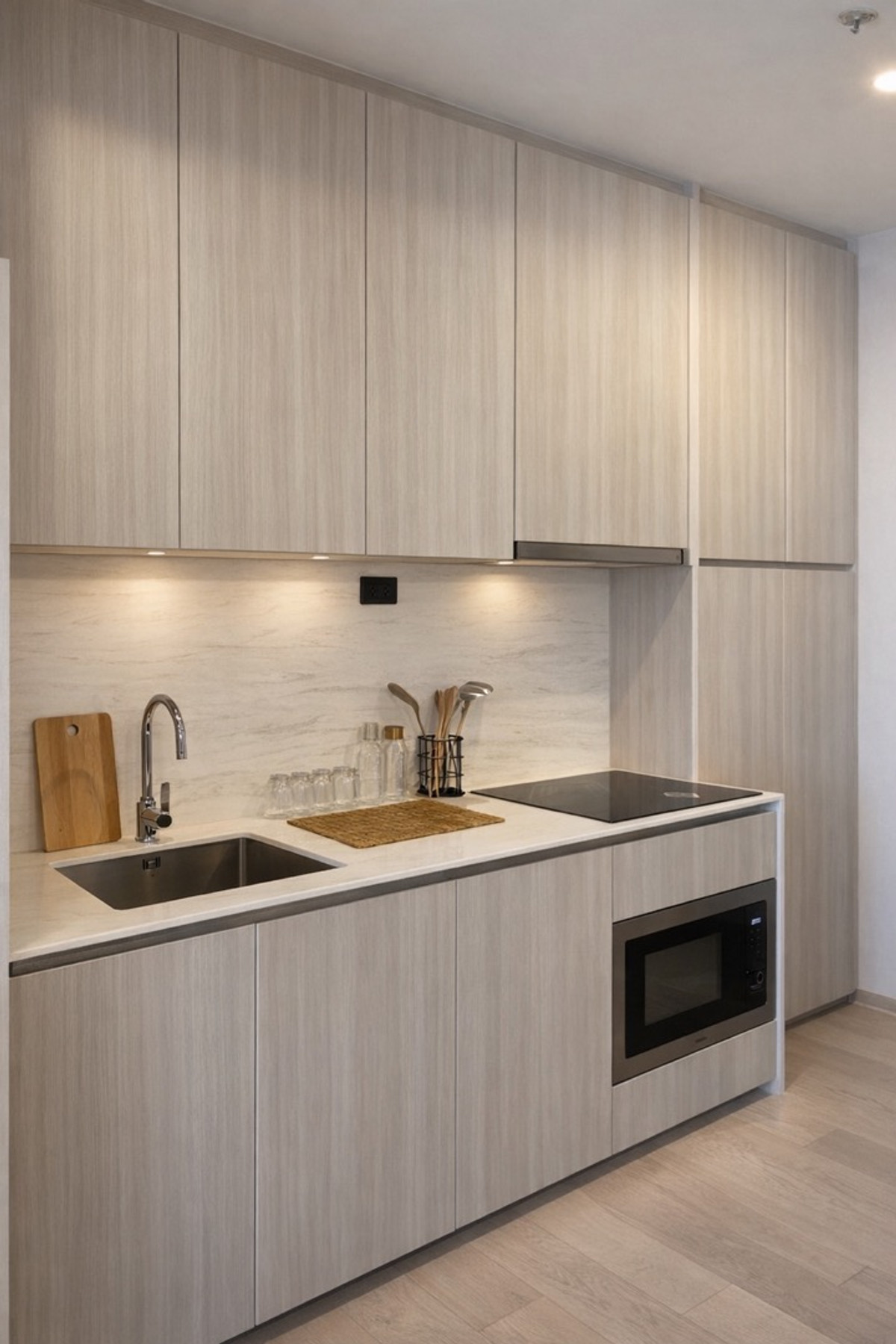 For RentCondoKhlongtoei, Kluaynamthai : 🔥 Rare Unit! Large room for rent, Siamese Exclusive 42, near BTS Ekkamai, only 130 m.