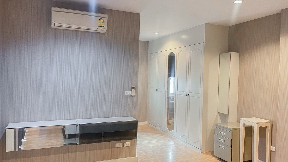 ให้เช่าบ้านพัฒนาการ ศรีนครินทร์ : ให้เช่าบ้านเดี่ยว Nirvana beyond lite rama-9 ( เนอวานา บียอนด์ ไลท์ พระราม 9 )
🛏️ 3 ห้องนอน 🛁 3 ห้องน้ำ 🚗 2 ที่จอดรถ ขนาด 59 ตรว. พื้นที่ใช้สอย 225 ตรม. ✨ ราคา 45,000 บาท ✨ 
