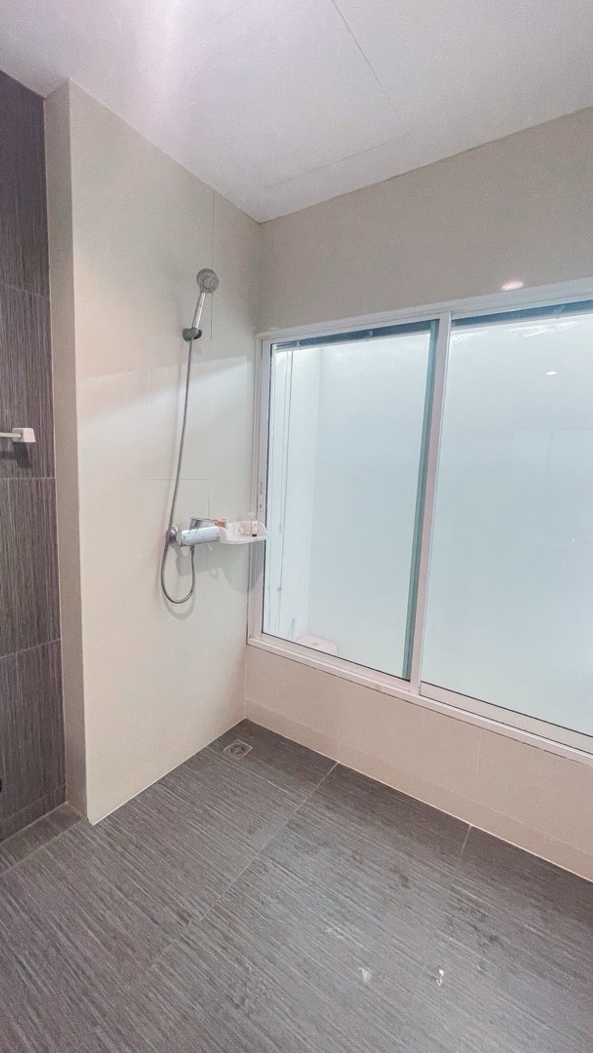 ให้เช่าบ้านพัฒนาการ ศรีนครินทร์ : ให้เช่าบ้านเดี่ยว Nirvana beyond lite rama-9 ( เนอวานา บียอนด์ ไลท์ พระราม 9 )
🛏️ 3 ห้องนอน 🛁 3 ห้องน้ำ 🚗 2 ที่จอดรถ ขนาด 59 ตรว. พื้นที่ใช้สอย 225 ตรม. ✨ ราคา 45,000 บาท ✨ 
