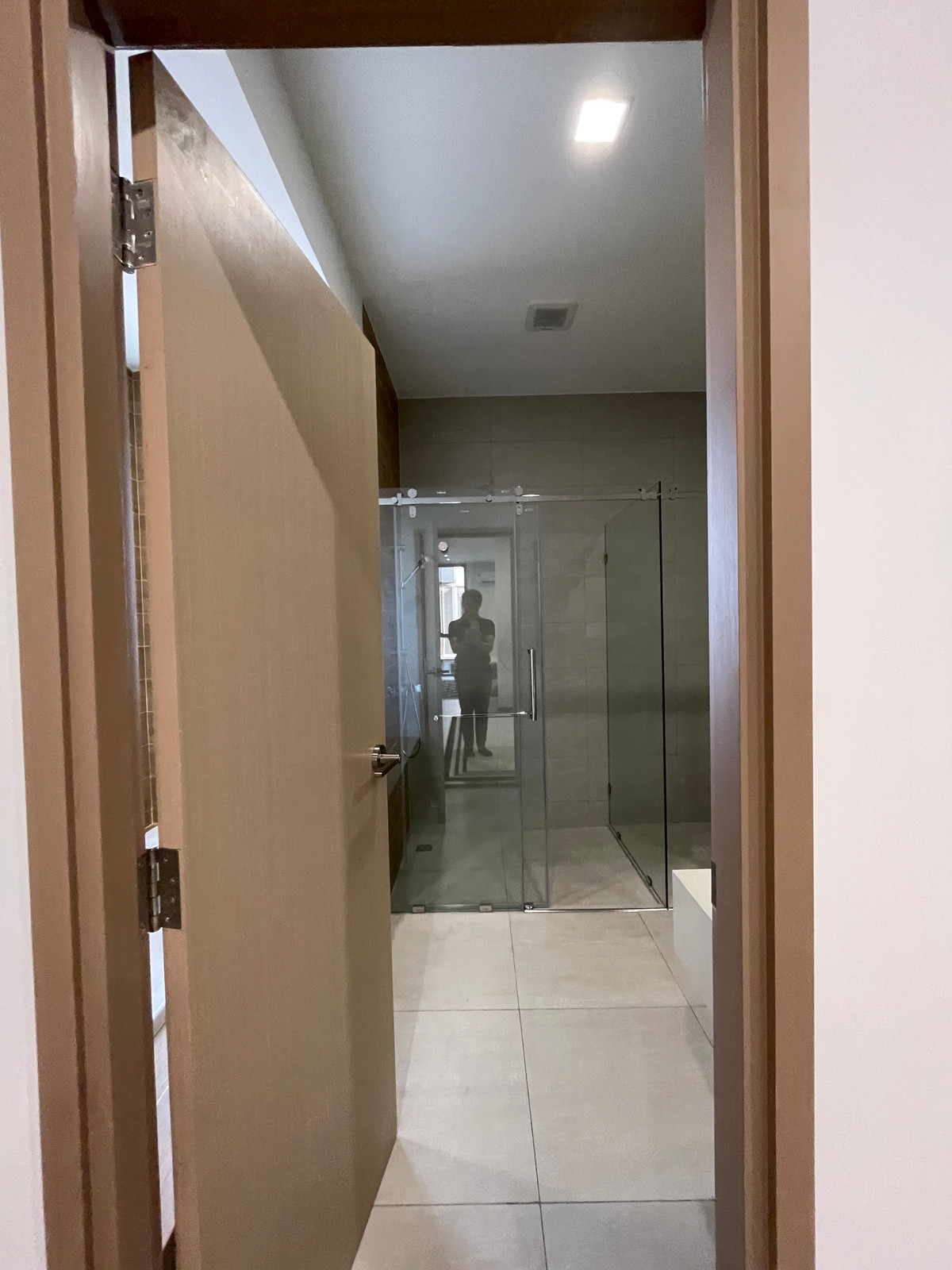 ขายทาวน์โฮมลาดพร้าว101 แฮปปี้แลนด์ : ขาย THER ลาดพร้าว 93 ทาวน์โฮม Luxury 3.5 ชั้น ใกล้รถไฟฟ้าเพียง 650 ม. โดดเด่น ฟังก์ชันครบ พร้อม Double Volume สูงโปร่ง และส่วนกลางระดับโรงแรม 5 ดาว