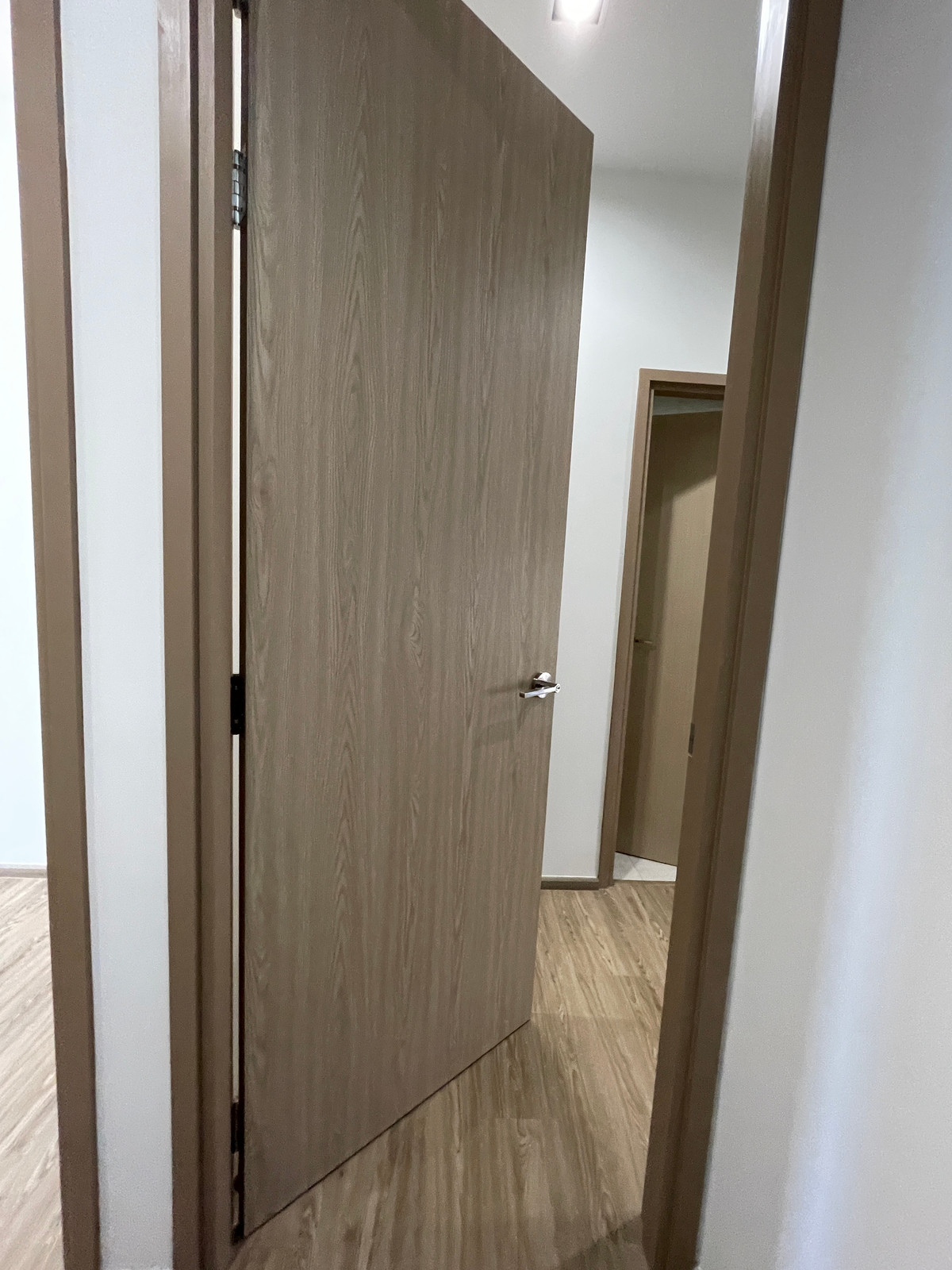 ขายทาวน์โฮมลาดพร้าว101 แฮปปี้แลนด์ : ขาย THER ลาดพร้าว 93 ทาวน์โฮม Luxury 3.5 ชั้น ใกล้รถไฟฟ้าเพียง 650 ม. โดดเด่น ฟังก์ชันครบ พร้อม Double Volume สูงโปร่ง และส่วนกลางระดับโรงแรม 5 ดาว