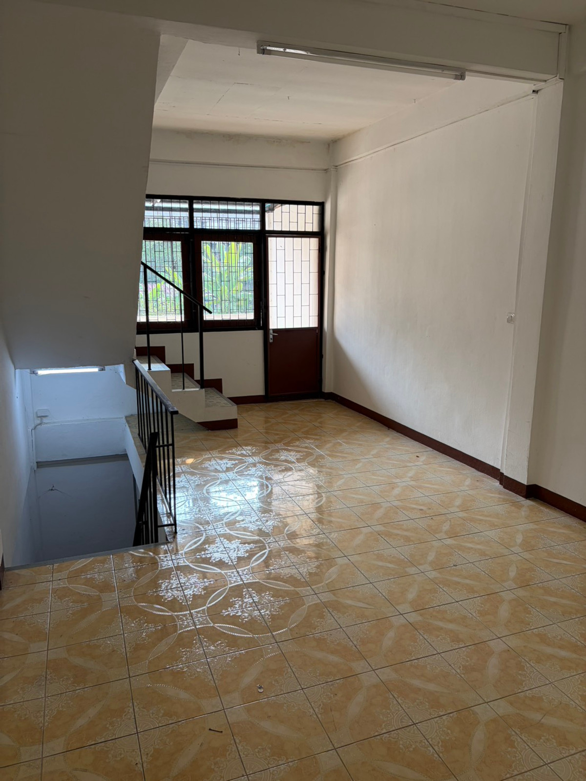 Shop HouseBang kae, Phetkasem : For sale/rent, 3-story commercial building, Phetkasem 38, next to Siam University.