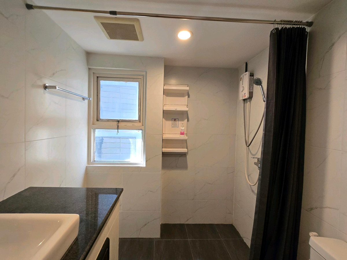 For RentCondoNana, North Nana,Sukhumvit13, Soi Nana : Room for rent 1 Bedroom