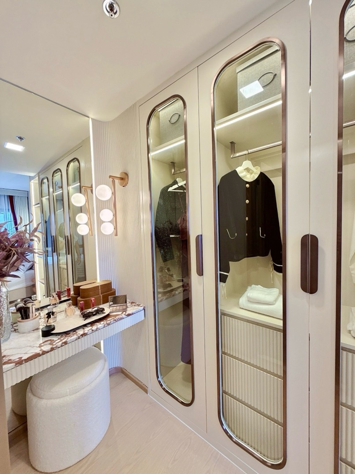 ขายคอนโดพระราม 9 เพชรบุรีตัดใหม่ RCA : 𝐓𝐇𝐄 𝐁𝐀𝐒𝐄 𝐑𝐀𝐌𝐀𝟗 𝐅𝐫𝐞𝐞 เงินดาวน์ 𝐎 บาท ผ่อนสบายๆ 𝟖,𝟗𝟎𝟎/เดือน ฟรีเฟอร์นิเจอร์ ฟรีทุกค่าใช่จ่าย ผ่อนตรงโครงการ 