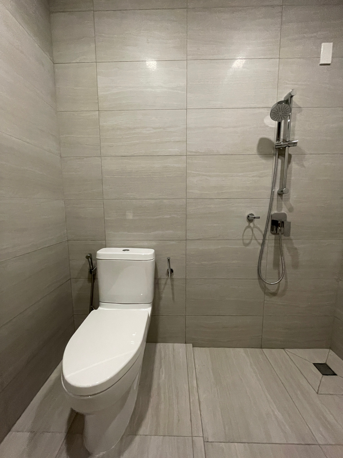 ขายทาวน์โฮมลาดพร้าว101 แฮปปี้แลนด์ : ขาย THER ลาดพร้าว 93 ทาวน์โฮม Luxury 3.5 ชั้น ใกล้รถไฟฟ้าเพียง 650 ม. โดดเด่น ฟังก์ชันครบ พร้อม Double Volume สูงโปร่ง และส่วนกลางระดับโรงแรม 5 ดาว