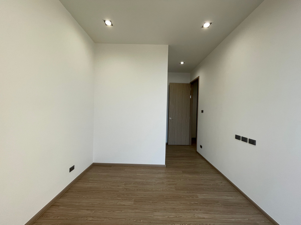 ขายทาวน์โฮมลาดพร้าว101 แฮปปี้แลนด์ : ขาย THER ลาดพร้าว 93 ทาวน์โฮม Luxury 3.5 ชั้น ใกล้รถไฟฟ้าเพียง 650 ม. โดดเด่น ฟังก์ชันครบ พร้อม Double Volume สูงโปร่ง และส่วนกลางระดับโรงแรม 5 ดาว