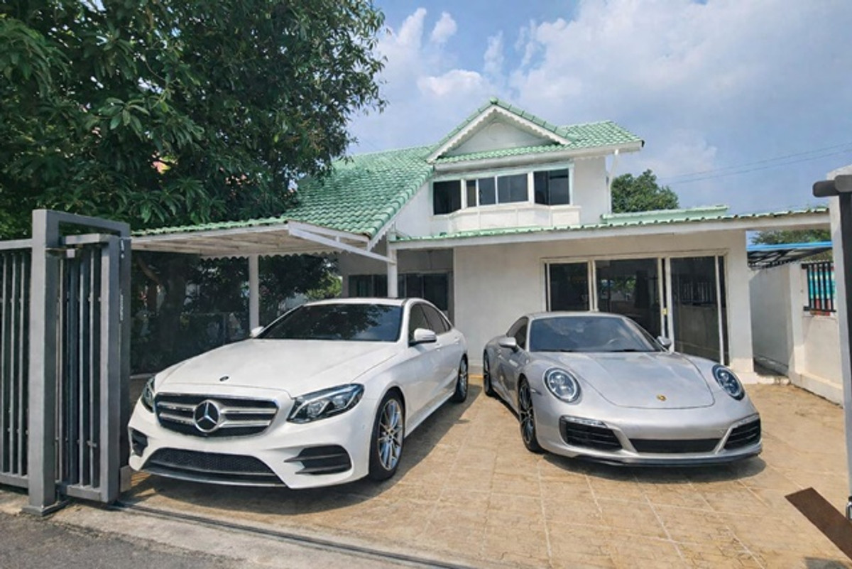 For RentHouseMin Buri, Romklao : Two-story corner house for rent in a prime location, Ramkhamhaeng 110-112, near MRT Sammakorn (200 m