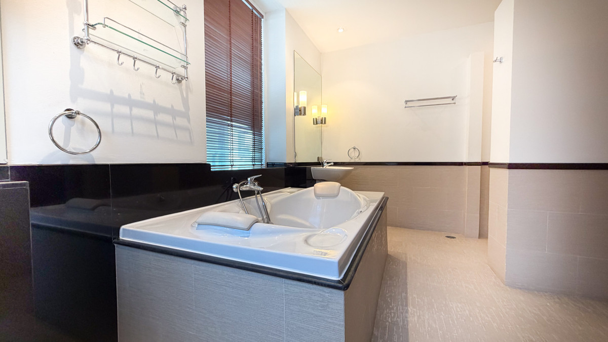 For RentSukhumvit, Asoke, Thonglor : The Verandah Sukhumvit 23 | 4 Bed 350 sq.m. Please call: 062-496-6454