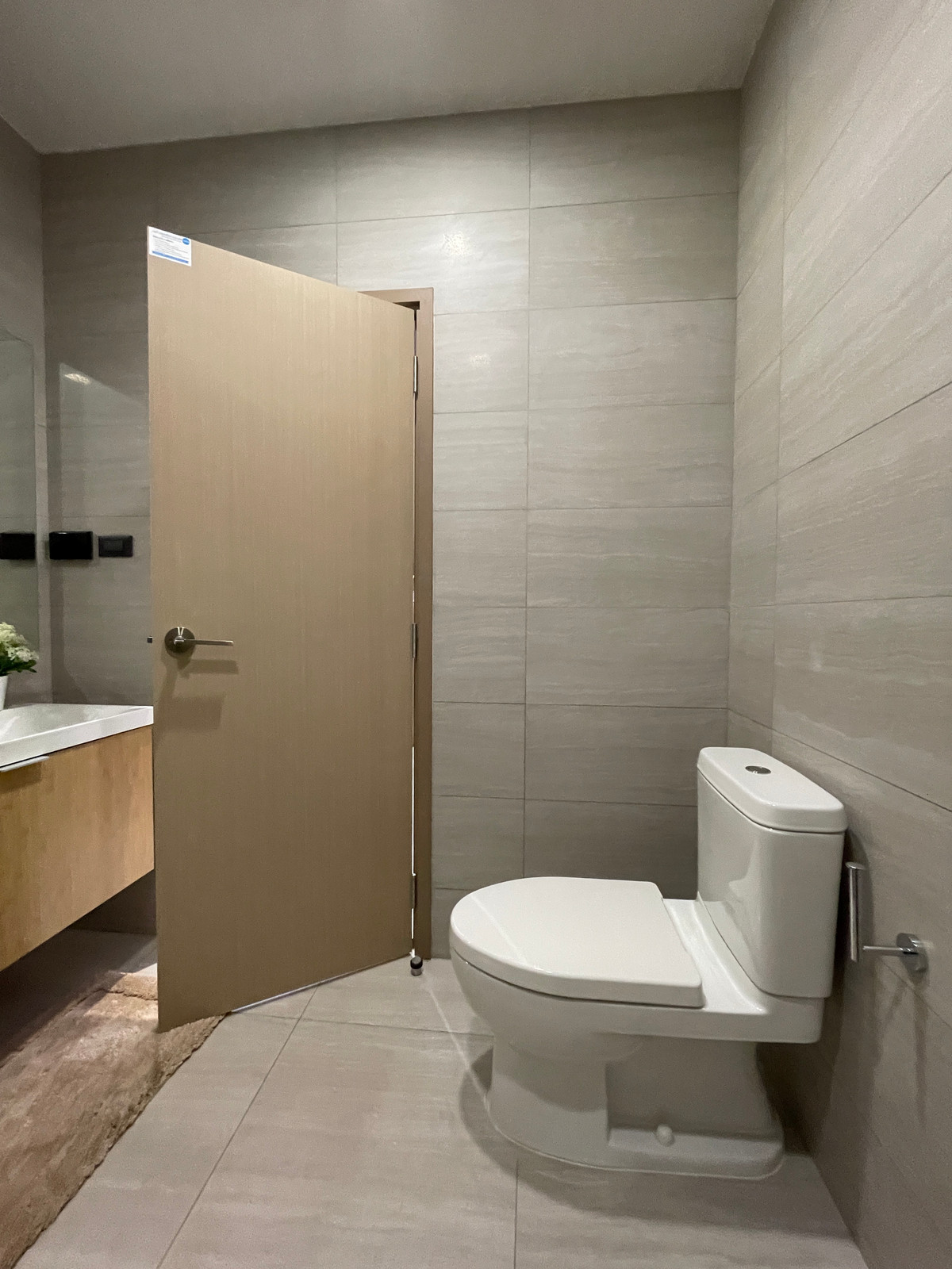 ขายทาวน์โฮมลาดพร้าว101 แฮปปี้แลนด์ : ขาย THER ลาดพร้าว 93 ทาวน์โฮม Luxury 3.5 ชั้น ใกล้รถไฟฟ้าเพียง 650 ม. โดดเด่น ฟังก์ชันครบ พร้อม Double Volume สูงโปร่ง และส่วนกลางระดับโรงแรม 5 ดาว