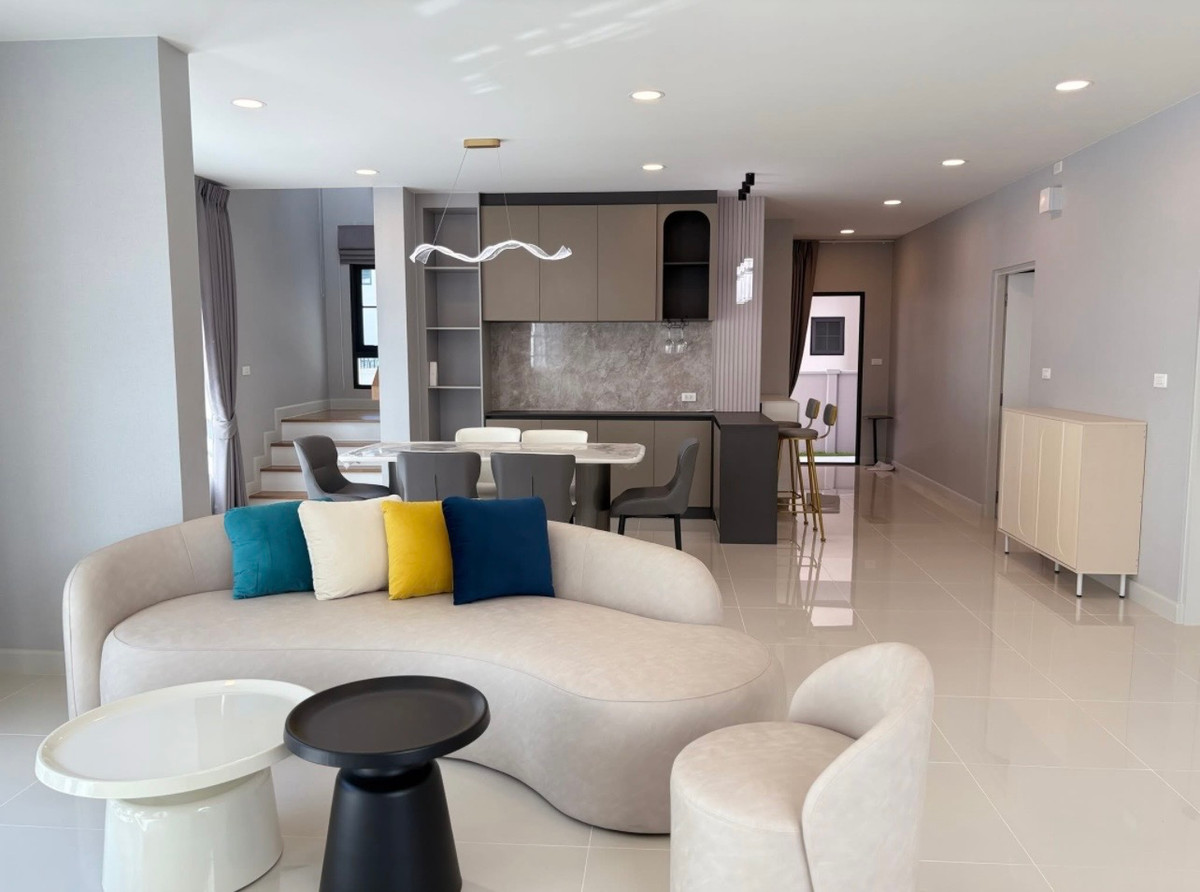 ให้เช่าบ้านบางนา แบริ่ง ลาซาล : ให้เช่า Centro bangna เฟส2 บ้านใหม่ ไม่เคยเข้าอยู่ 4 นอนอ 65 ตรว Fully furnished