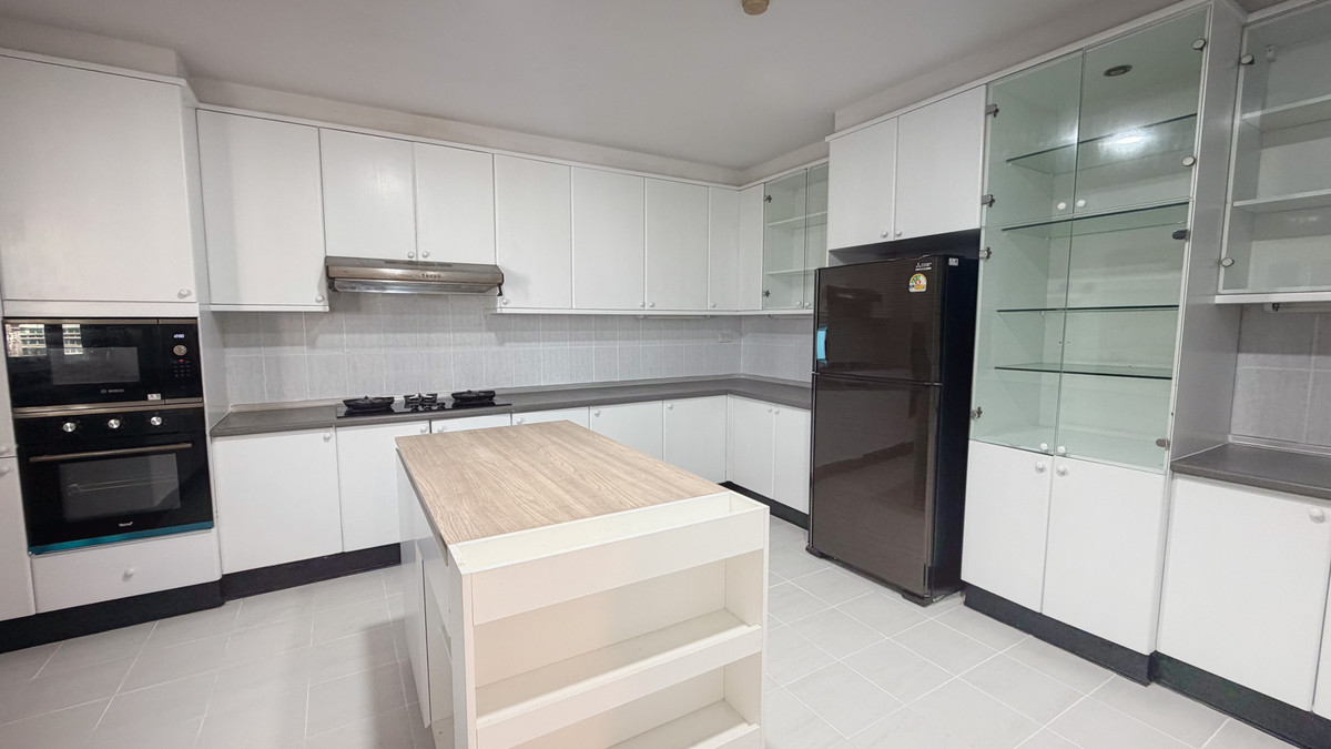 For RentSukhumvit, Asoke, Thonglor : Charan Tower Residences by Aspira, Sukhumvit 43 – Near BTS Phrom Phong Please call: 062-496-6454